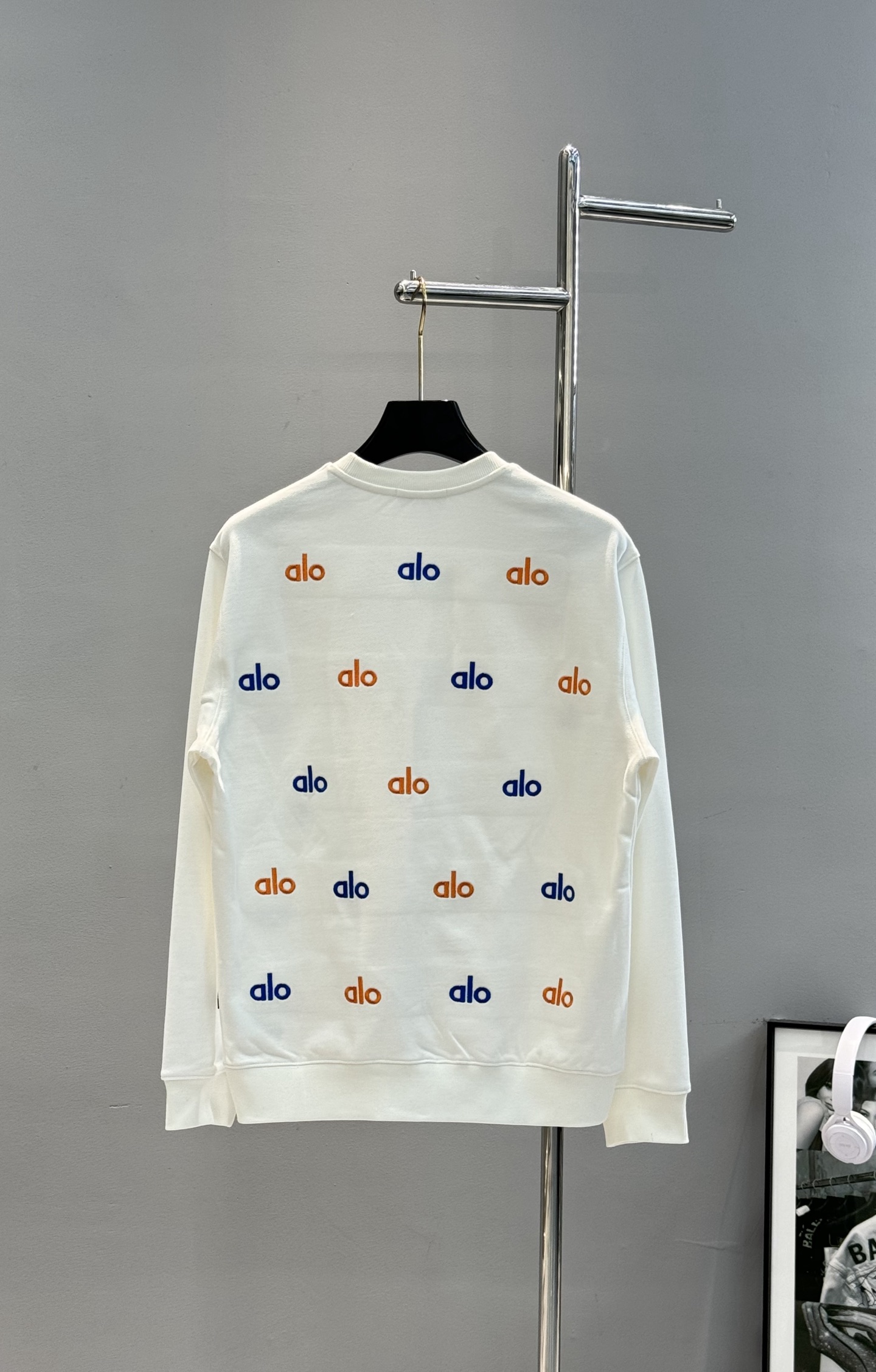 Alo25s新款圆领卫衣.男女同款！主打彩色字母绣花.满身3D立体工艺.简约又有活力，圆领设计+柔软36