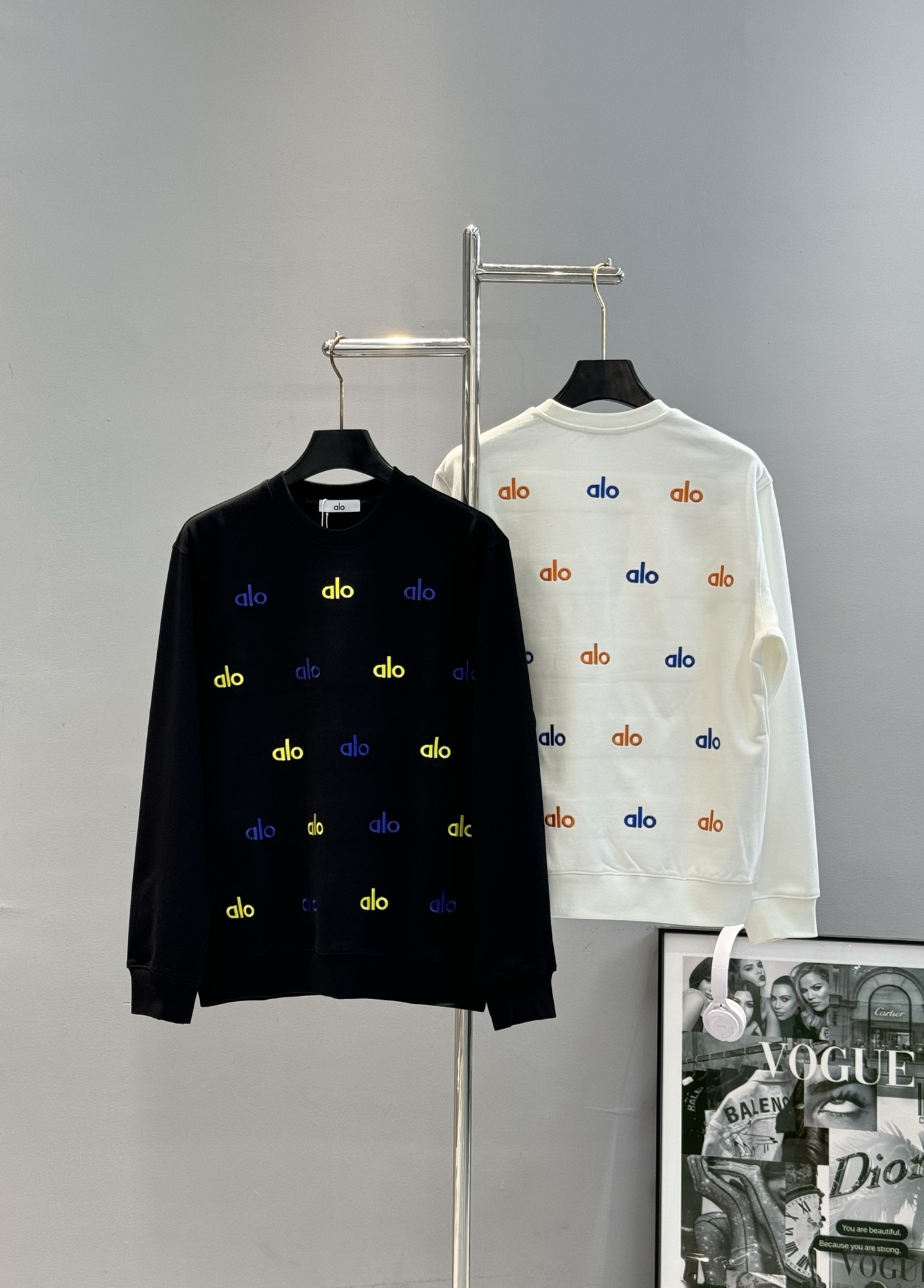 Alo25s新款圆领卫衣.男女同款！主打彩色字母绣花.满身3D立体工艺.简约又有活力，圆领设计+柔软36