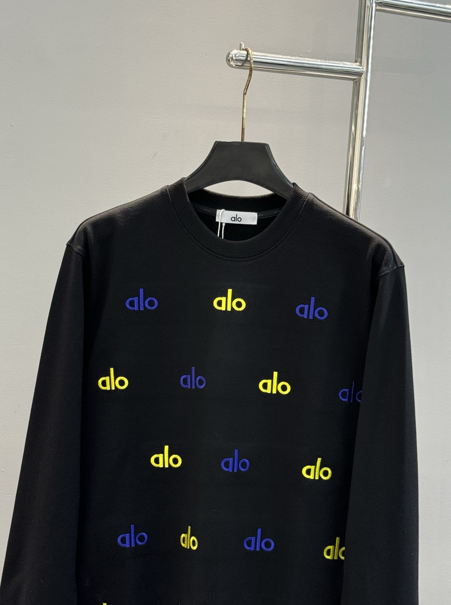 Alo25s新款圆领卫衣.男女同款！主打彩色字母绣花.满身3D立体工艺.简约又有活力，圆领设计+柔软36