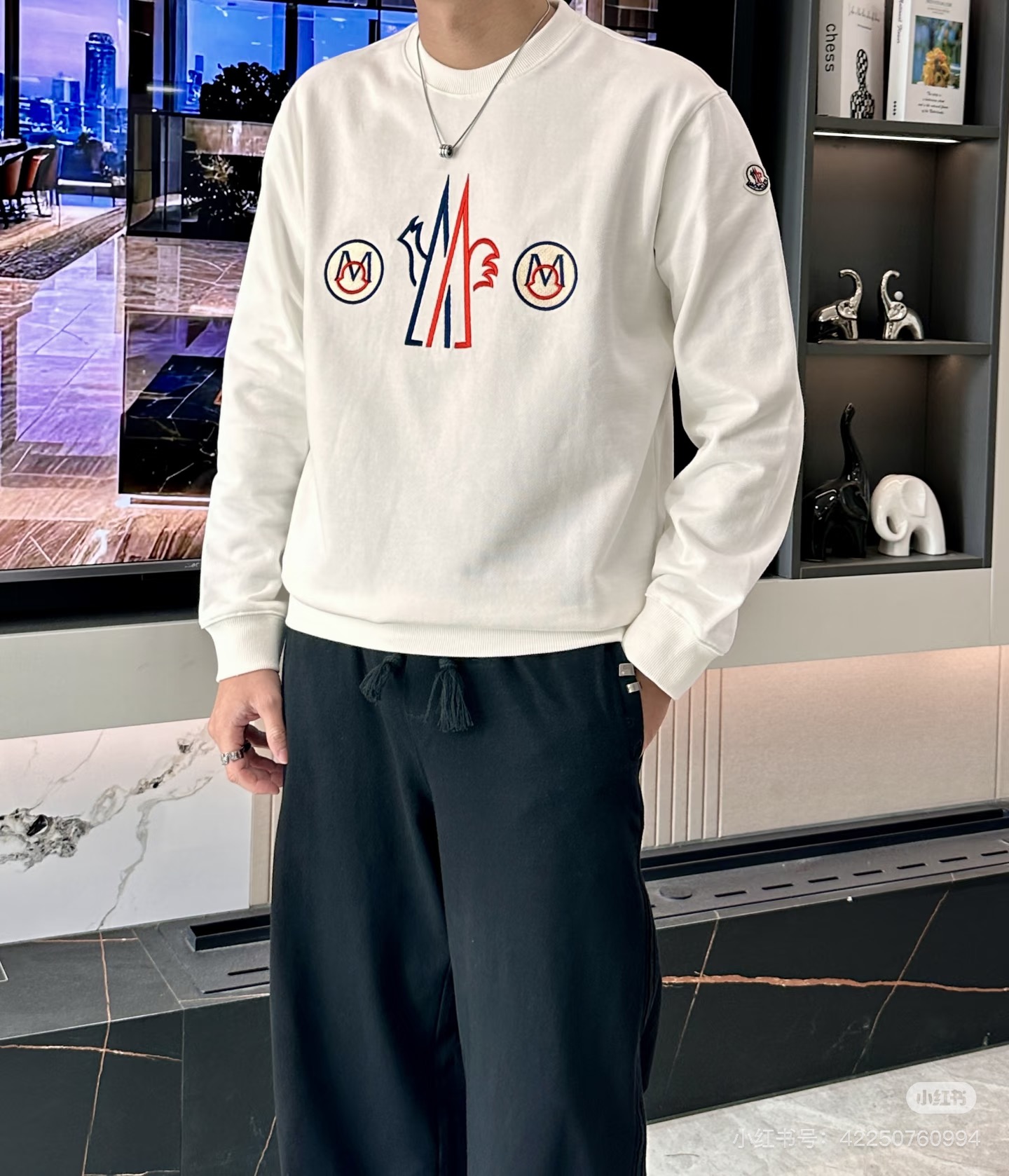 Moncler 蒙口25s新款Genius系列卫衣，男女同款，黑白主色推荐❤️正面彩色刺绣超有辨识度计。