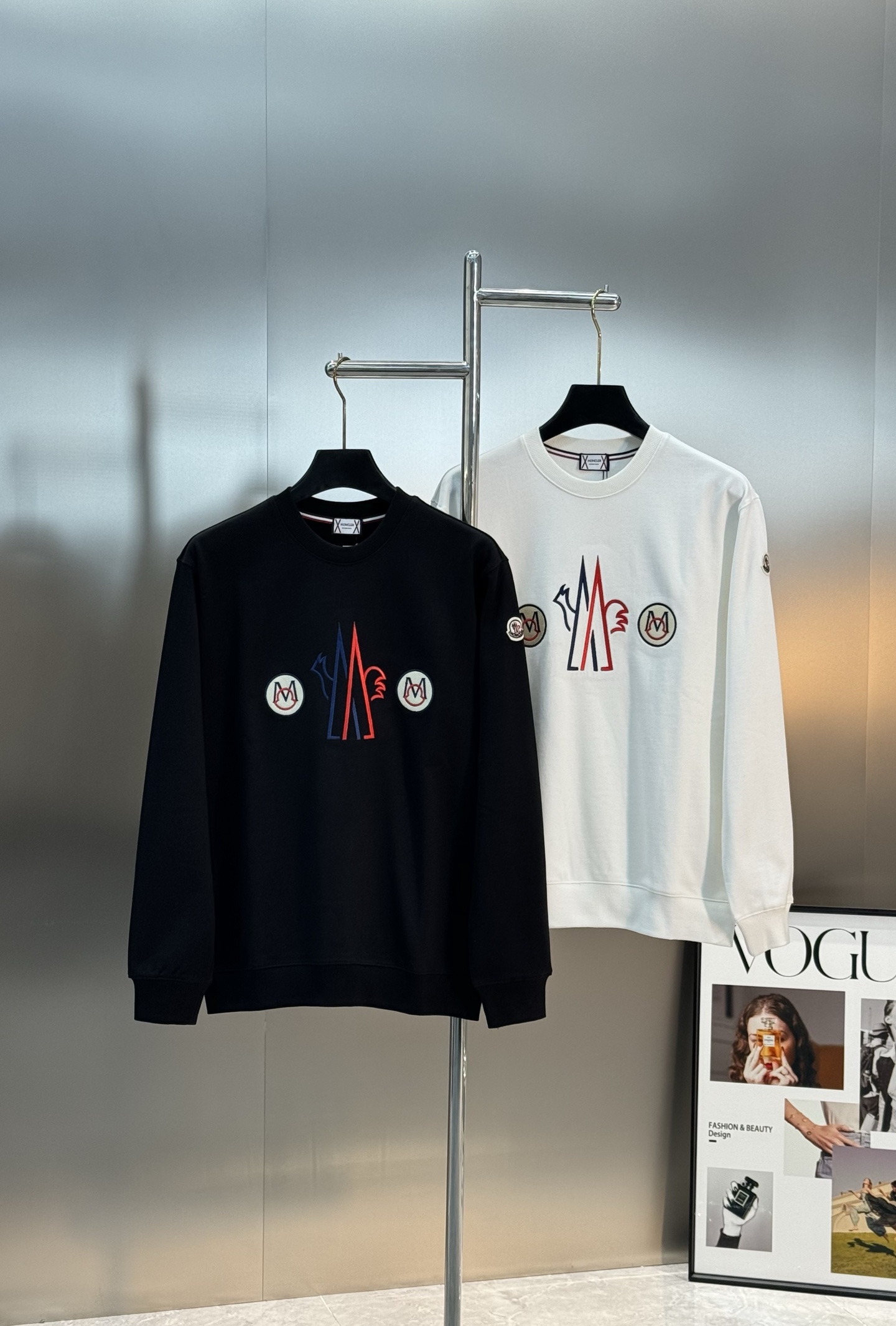 Moncler 蒙口25s新款Genius系列卫衣，男女同款，黑白主色推荐❤️正面彩色刺绣超有辨识度计。