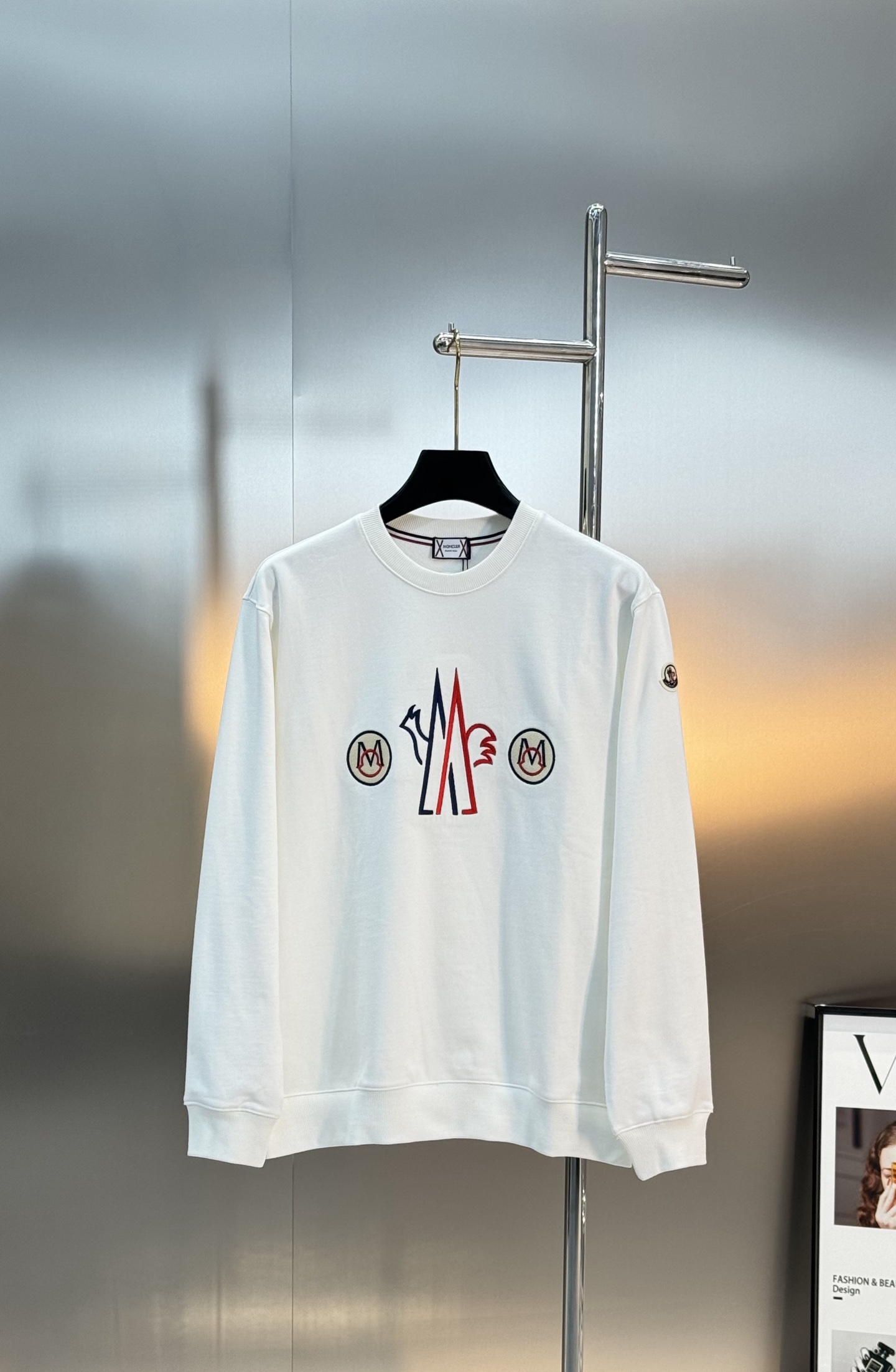 Moncler 蒙口25s新款Genius系列卫衣，男女同款，黑白主色推荐❤️正面彩色刺绣超有辨识度计。