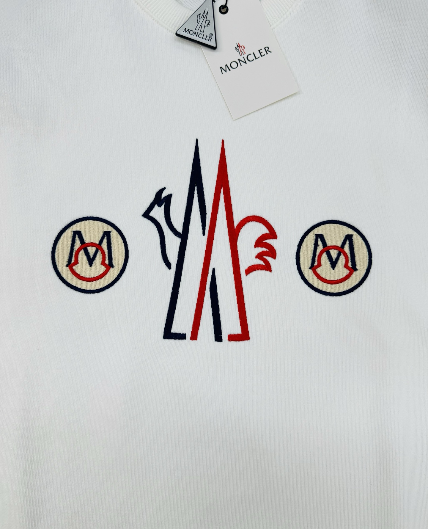 Moncler 蒙口25s新款Genius系列卫衣，男女同款，黑白主色推荐❤️正面彩色刺绣超有辨识度计。