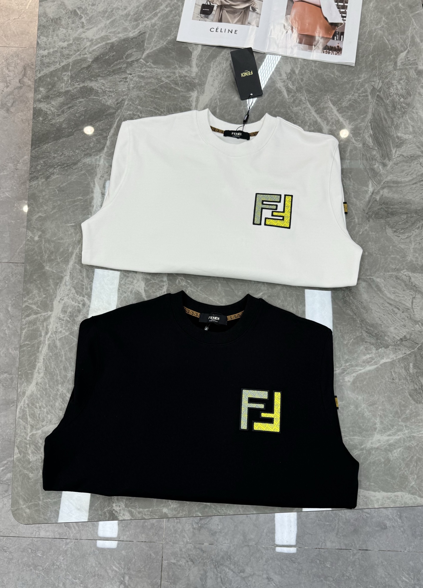 FENDI芬迪25s新款卫衣，男女同款.经典圆领设计，柔软369g棉质面料，穿着舒适又透气!胸前FF L