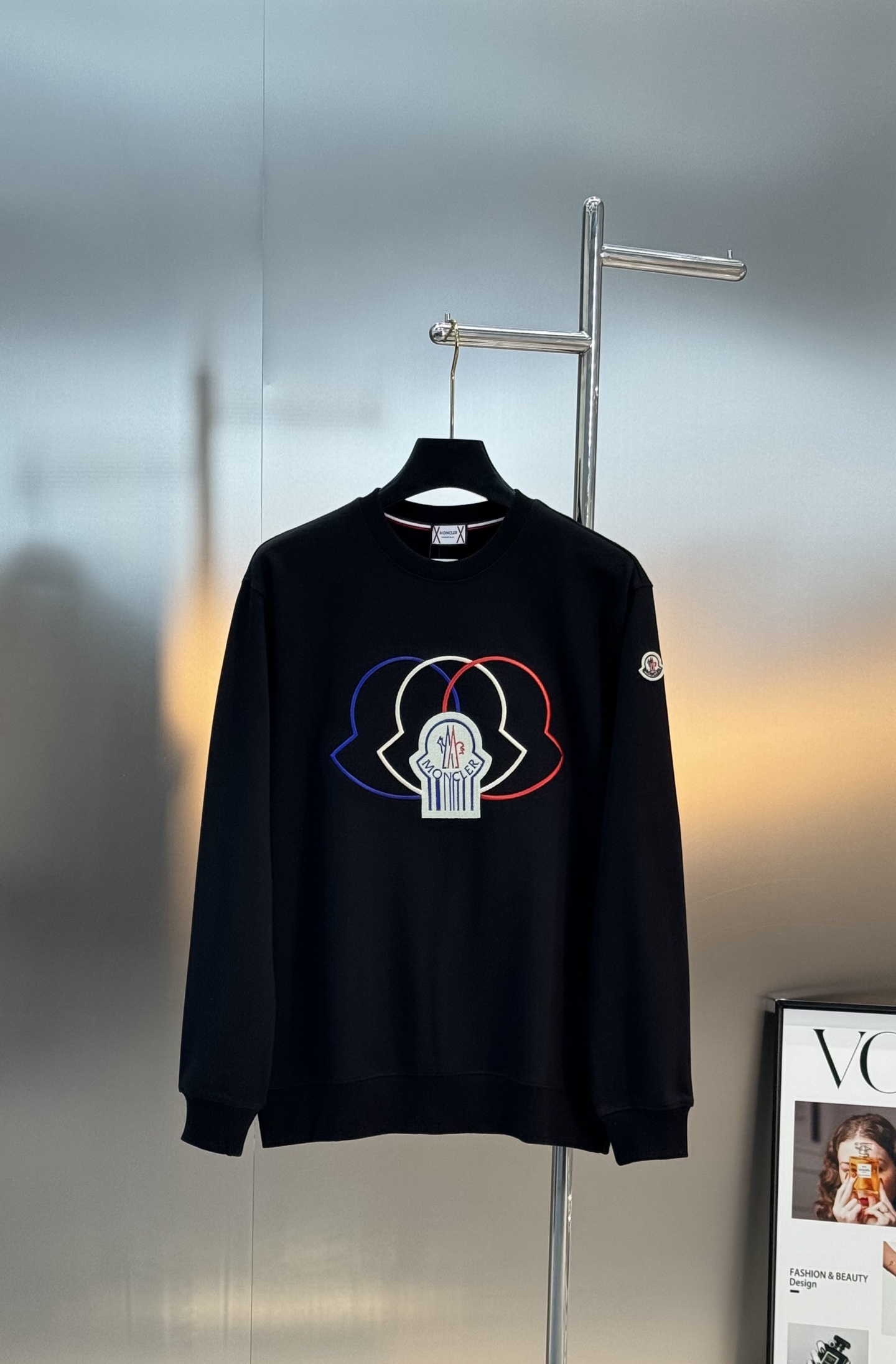 Moncler 蒙口25s新款Genius系列卫衣，男女同款，黑白主色推荐❤️正面彩色刺绣超有辨识度计。