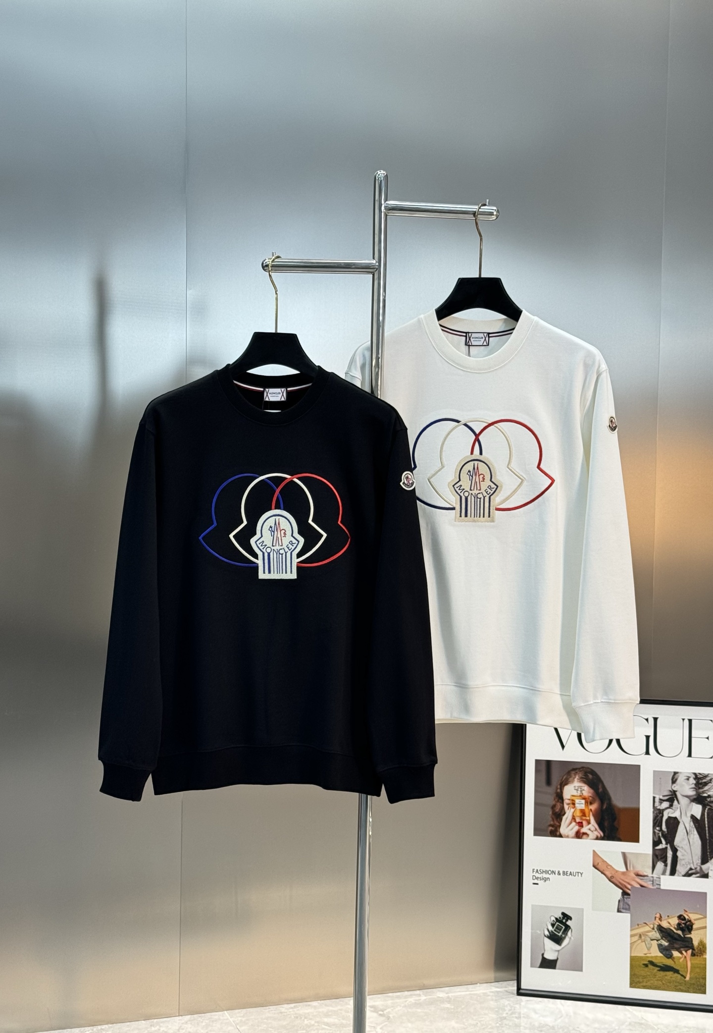 Moncler 蒙口25s新款Genius系列卫衣，男女同款，黑白主色推荐❤️正面彩色刺绣超有辨识度计。