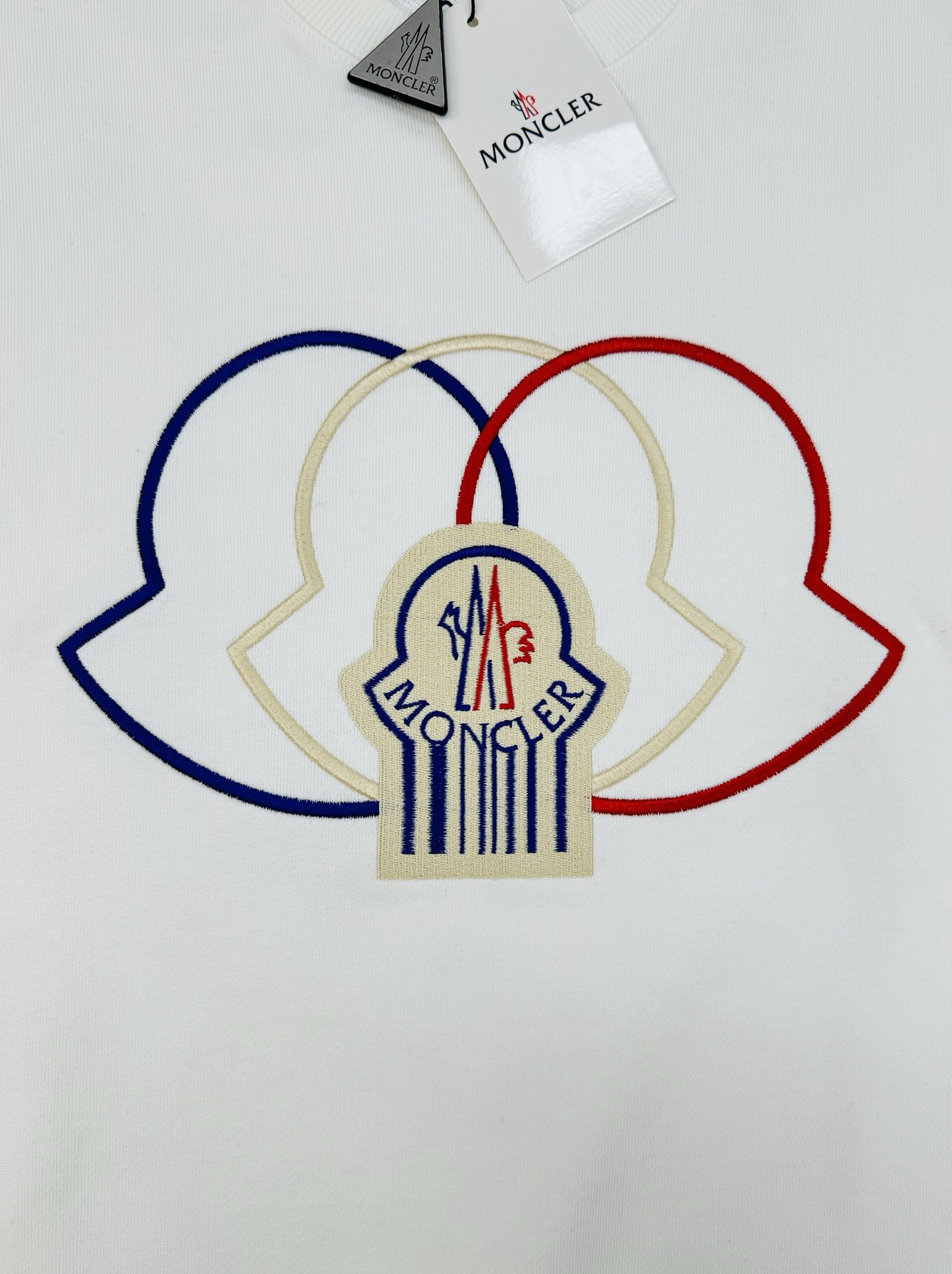 Moncler 蒙口25s新款Genius系列卫衣，男女同款，黑白主色推荐❤️正面彩色刺绣超有辨识度计。