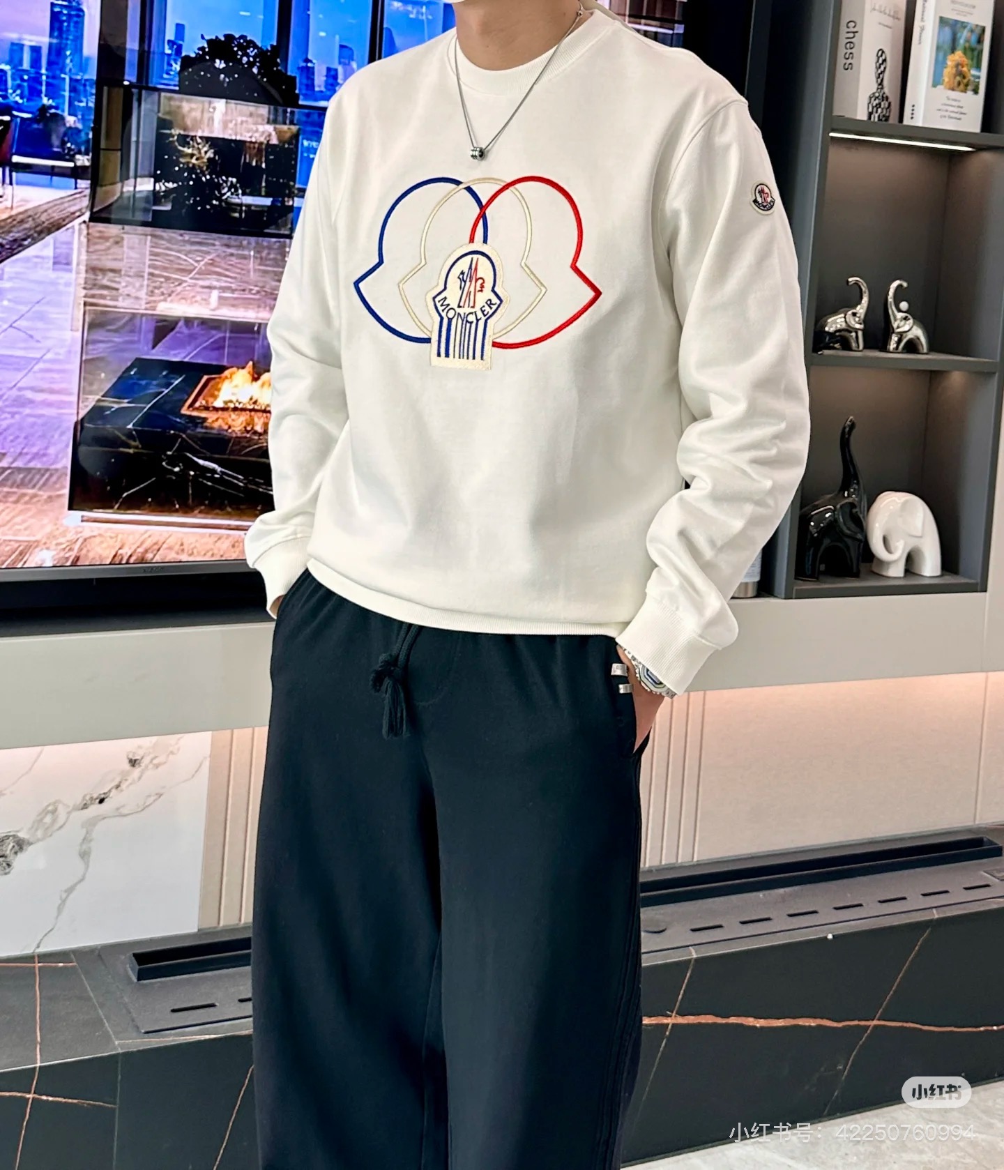 Moncler 蒙口25s新款Genius系列卫衣，男女同款，黑白主色推荐❤️正面彩色刺绣超有辨识度计。