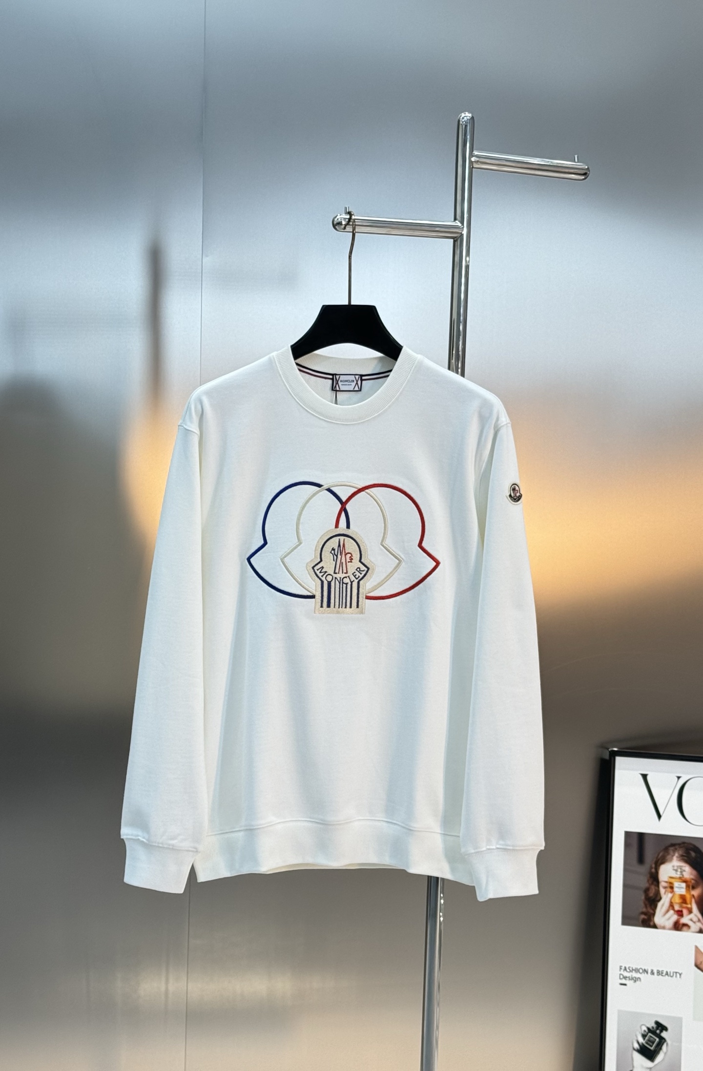 Moncler 蒙口25s新款Genius系列卫衣，男女同款，黑白主色推荐❤️正面彩色刺绣超有辨识度计。