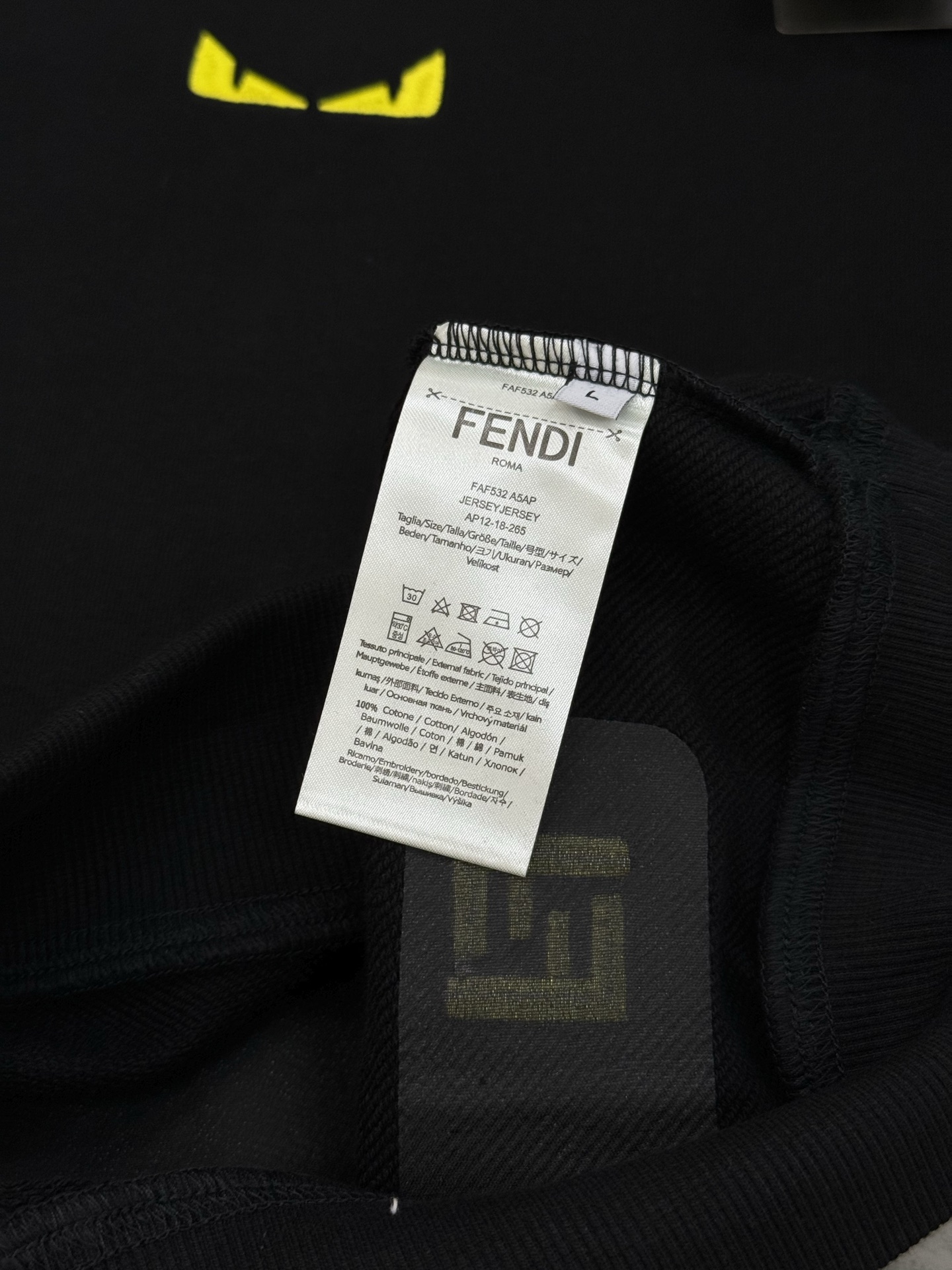 Fendi芬迪25什么新款小怪兽卫衣，男女同款！经典怪兽眼+FF Logo，3D绣花工艺.辨识度超高!高