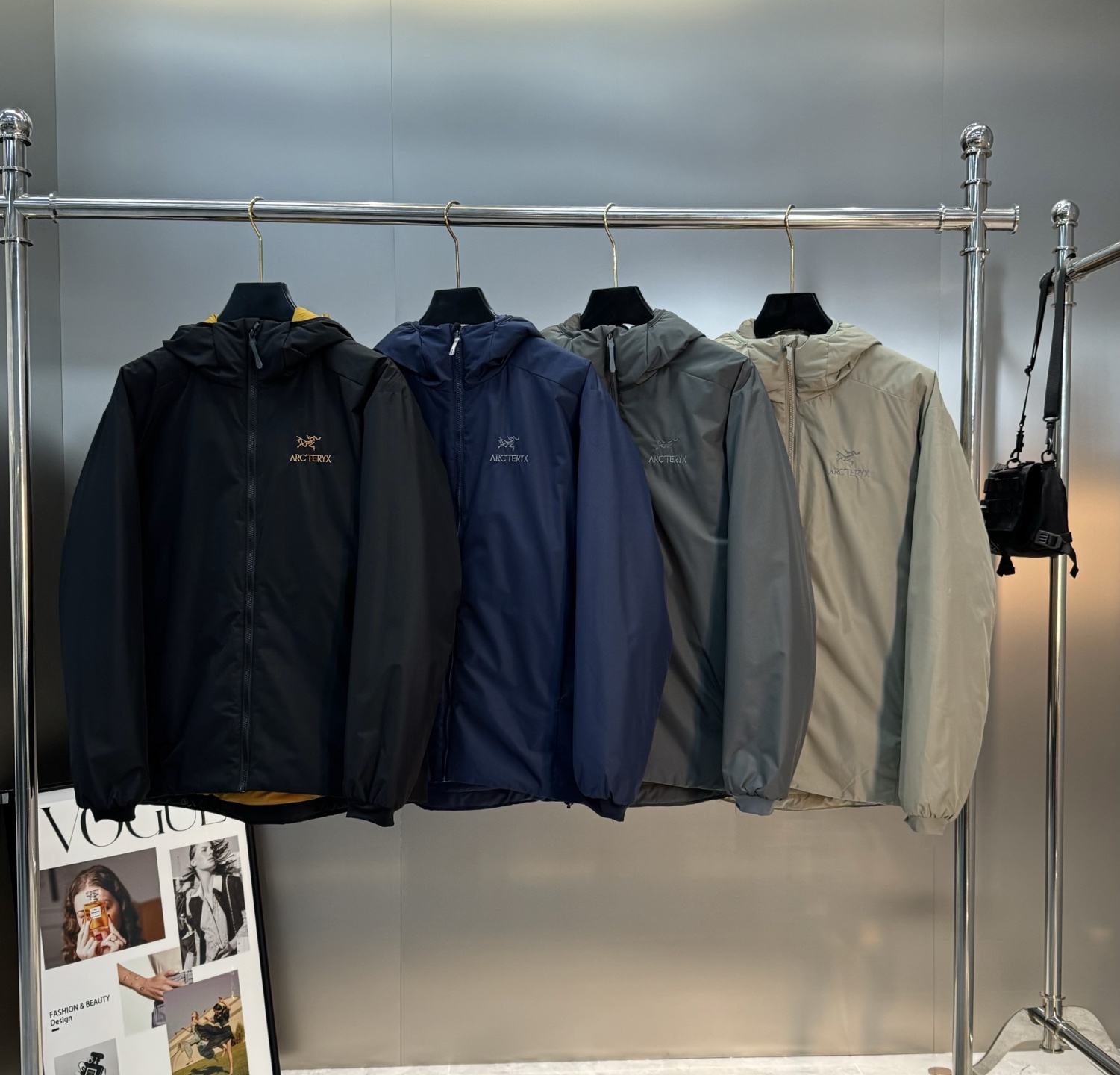 ARC'TERY*始祖-鸟情侣款户外阿童木棉服.高品质新品推荐！鸟家推出全新的Atom AR Hoody