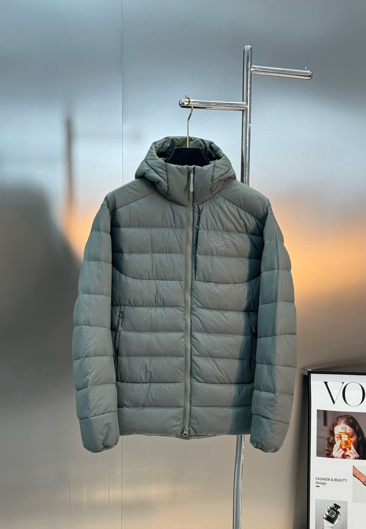 Arc'teryx始祖鸟 Thorium Hoody羽绒服，主打轻量保暖，适合户外和通勤。填充750蓬鹅