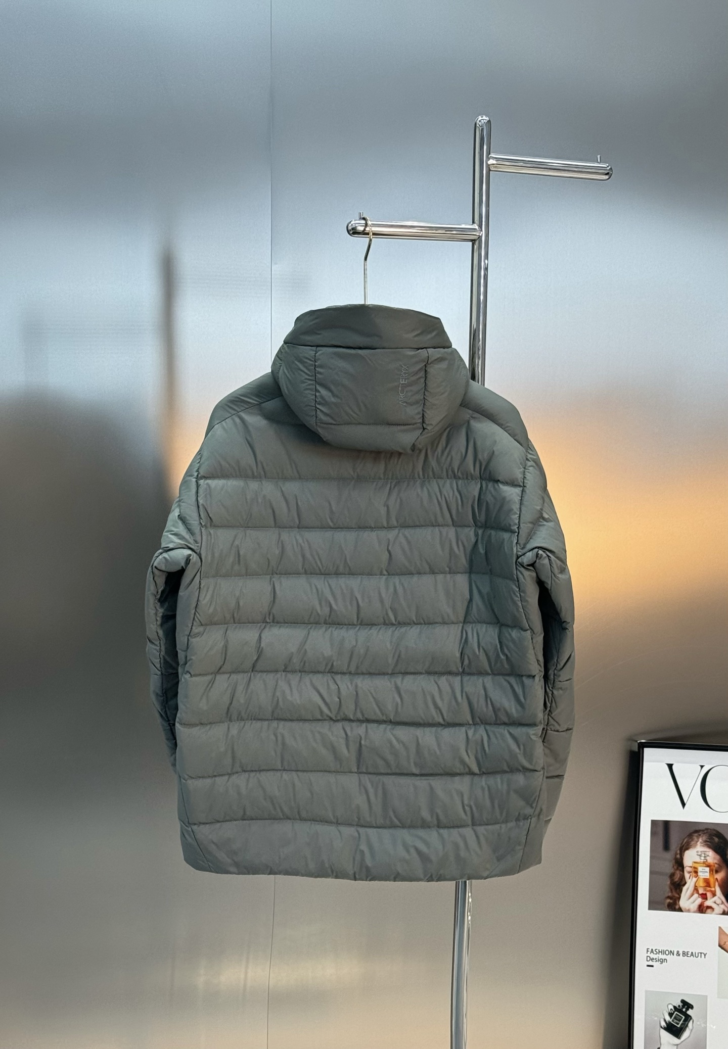 Arc'teryx始祖鸟 Thorium Hoody羽绒服，主打轻量保暖，适合户外和通勤。填充750蓬鹅