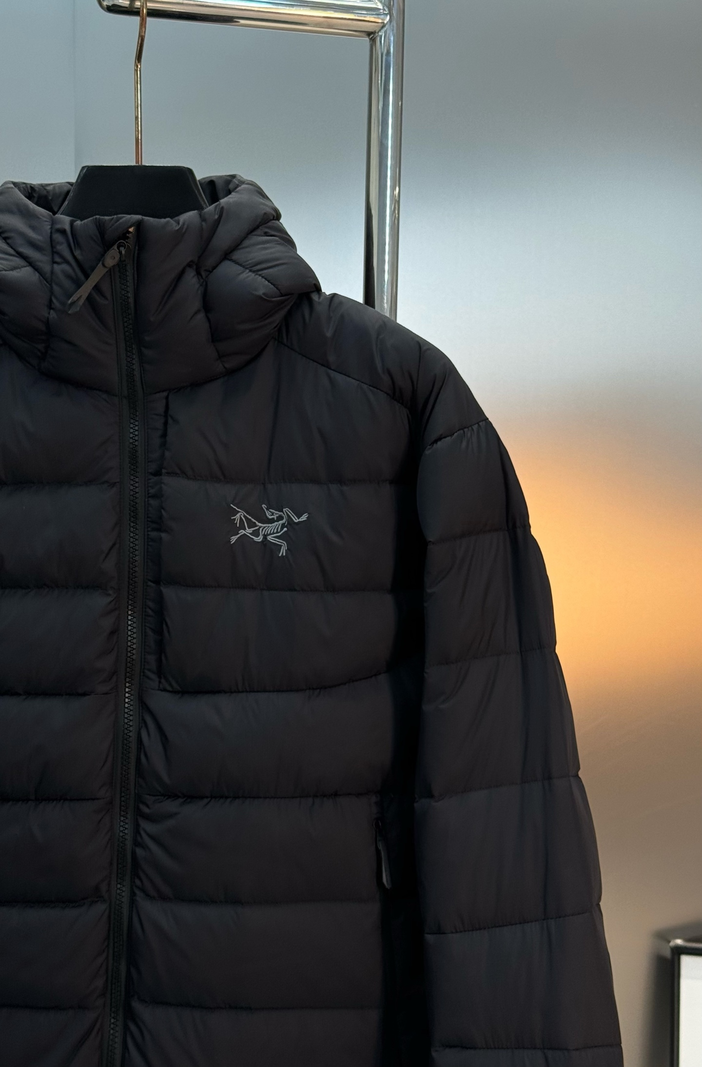 Arc'teryx始祖鸟 Thorium Hoody羽绒服，主打轻量保暖，适合户外和通勤。填充750蓬鹅