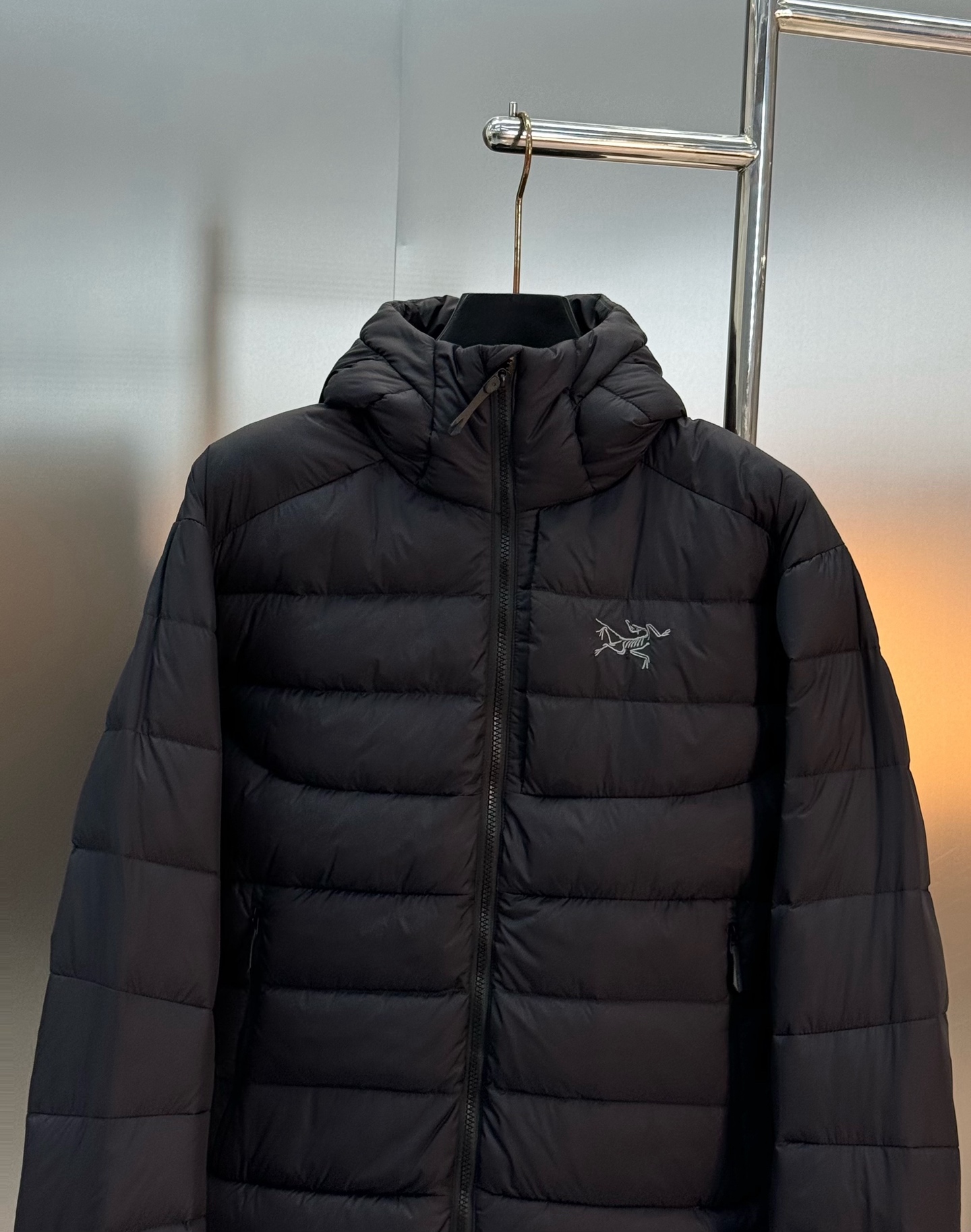 Arc'teryx始祖鸟 Thorium Hoody羽绒服，主打轻量保暖，适合户外和通勤。填充750蓬鹅