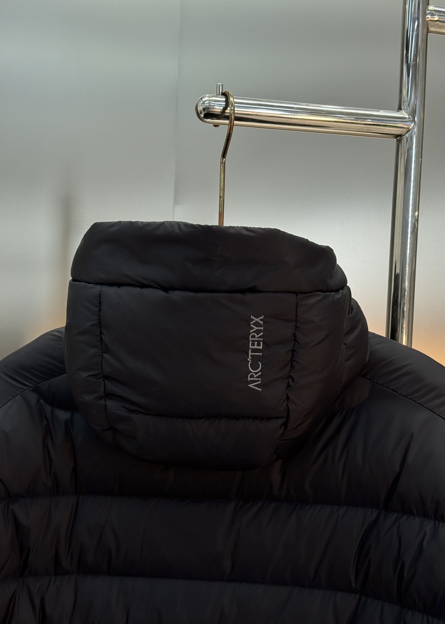 Arc'teryx始祖鸟 Thorium Hoody羽绒服，主打轻量保暖，适合户外和通勤。填充750蓬鹅