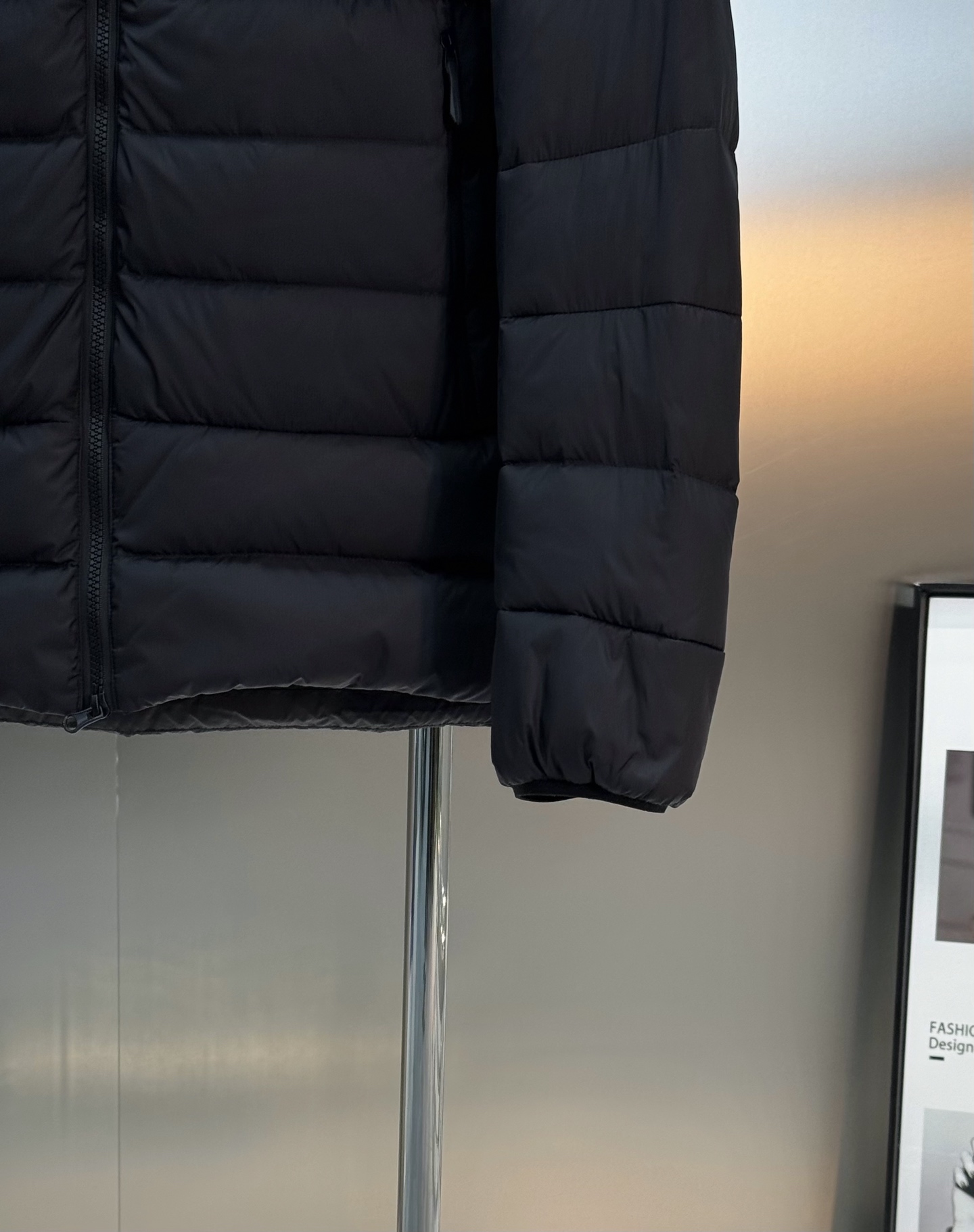 Arc'teryx始祖鸟 Thorium Hoody羽绒服，主打轻量保暖，适合户外和通勤。填充750蓬鹅