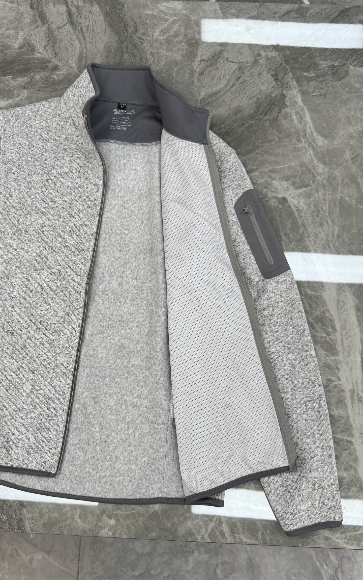 ARC'TERYX始祖鸟原单夹克新品推荐！男女同款！混色抓绒面料.超级特别.保暖又柔软！这款衣服受高山灵