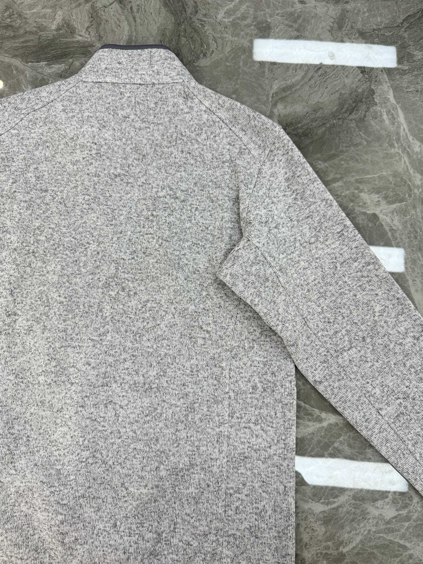 ARC'TERYX始祖鸟原单夹克新品推荐！男女同款！混色抓绒面料.超级特别.保暖又柔软！这款衣服受高山灵