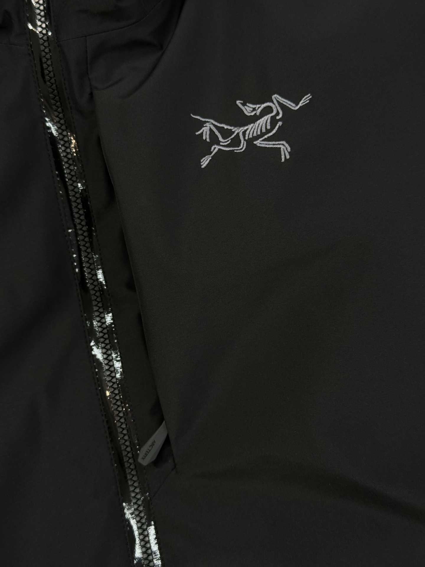 ARC’TERYX Solano Down羽绒软壳冲锋衣🆕原单推荐❤️防风防泼水，简约设计高定专业户外面