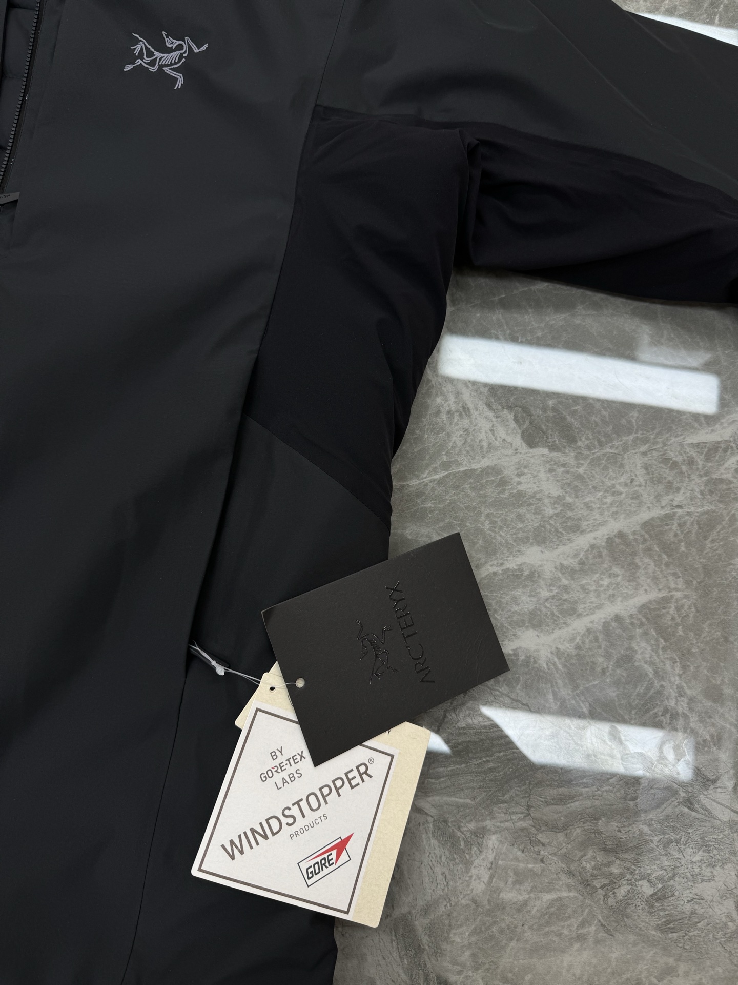 ARC’TERYX Solano Down羽绒软壳冲锋衣🆕原单推荐❤️防风防泼水，简约设计高定专业户外面