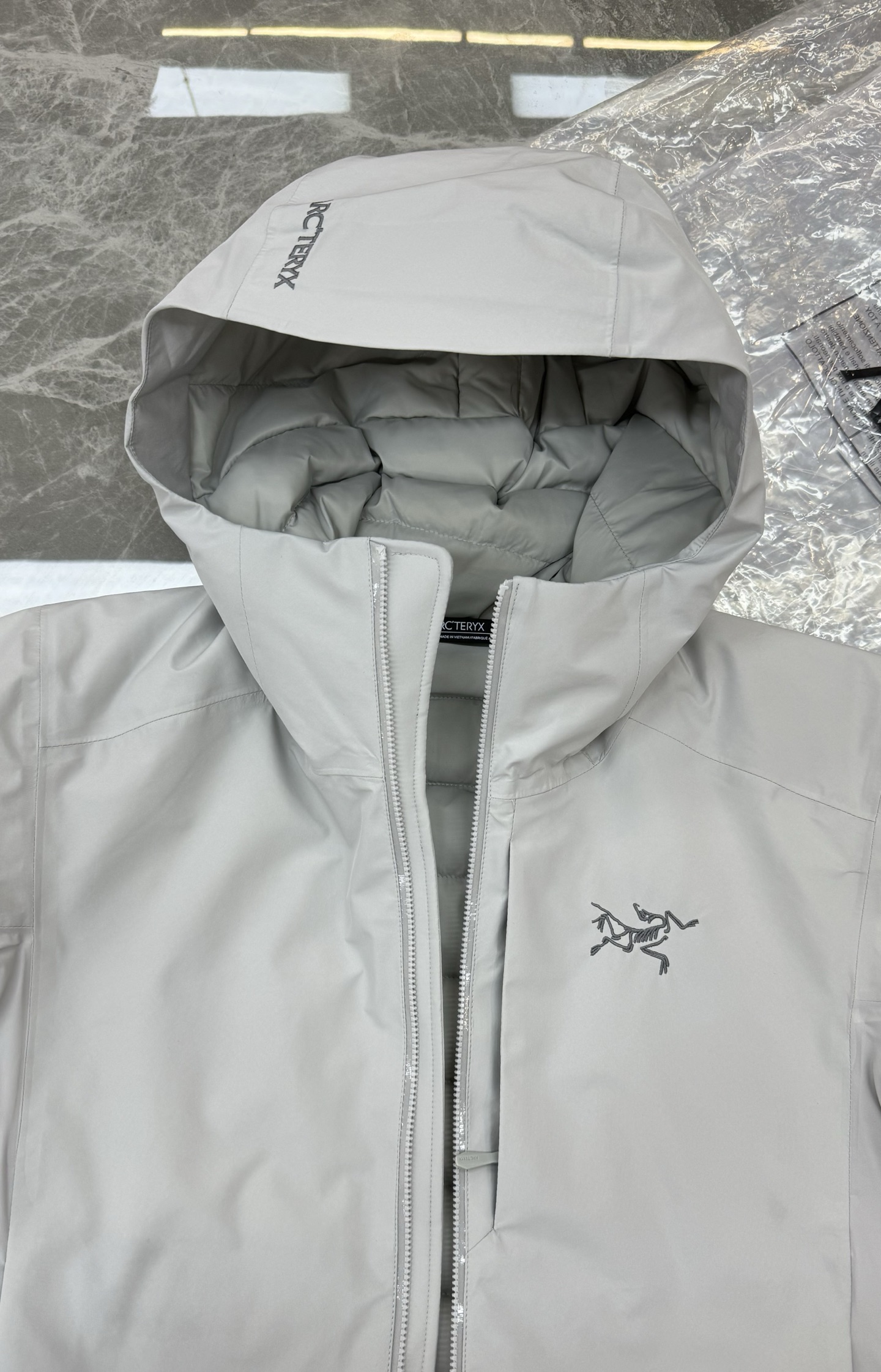 ARC’TERYX Solano Down羽绒软壳冲锋衣🆕原单推荐❤️防风防泼水，简约设计高定专业户外面