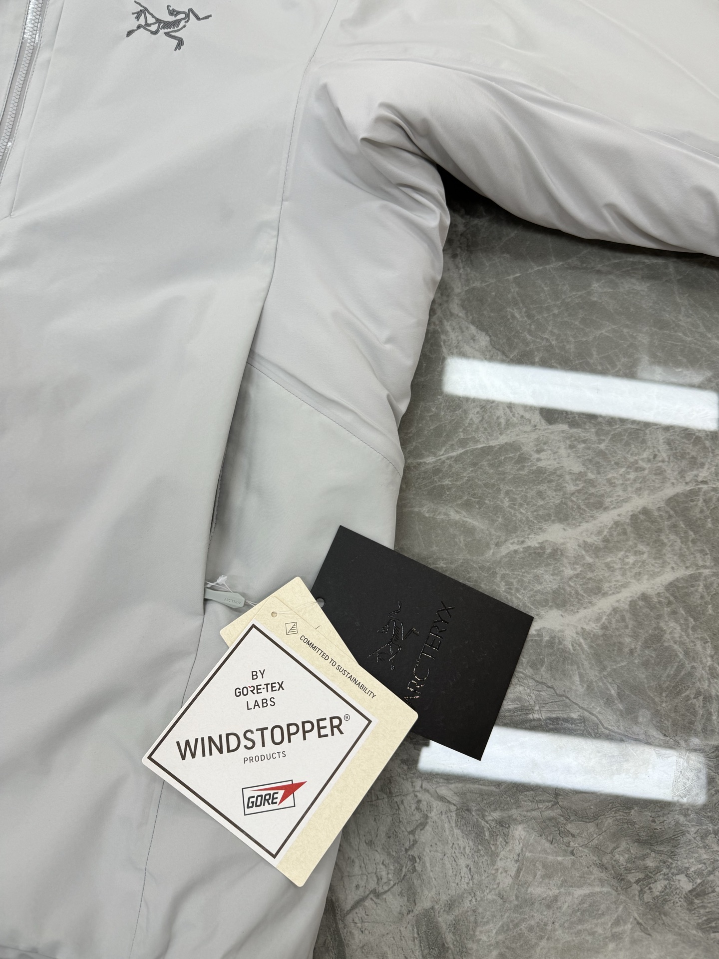 ARC’TERYX Solano Down羽绒软壳冲锋衣🆕原单推荐❤️防风防泼水，简约设计高定专业户外面