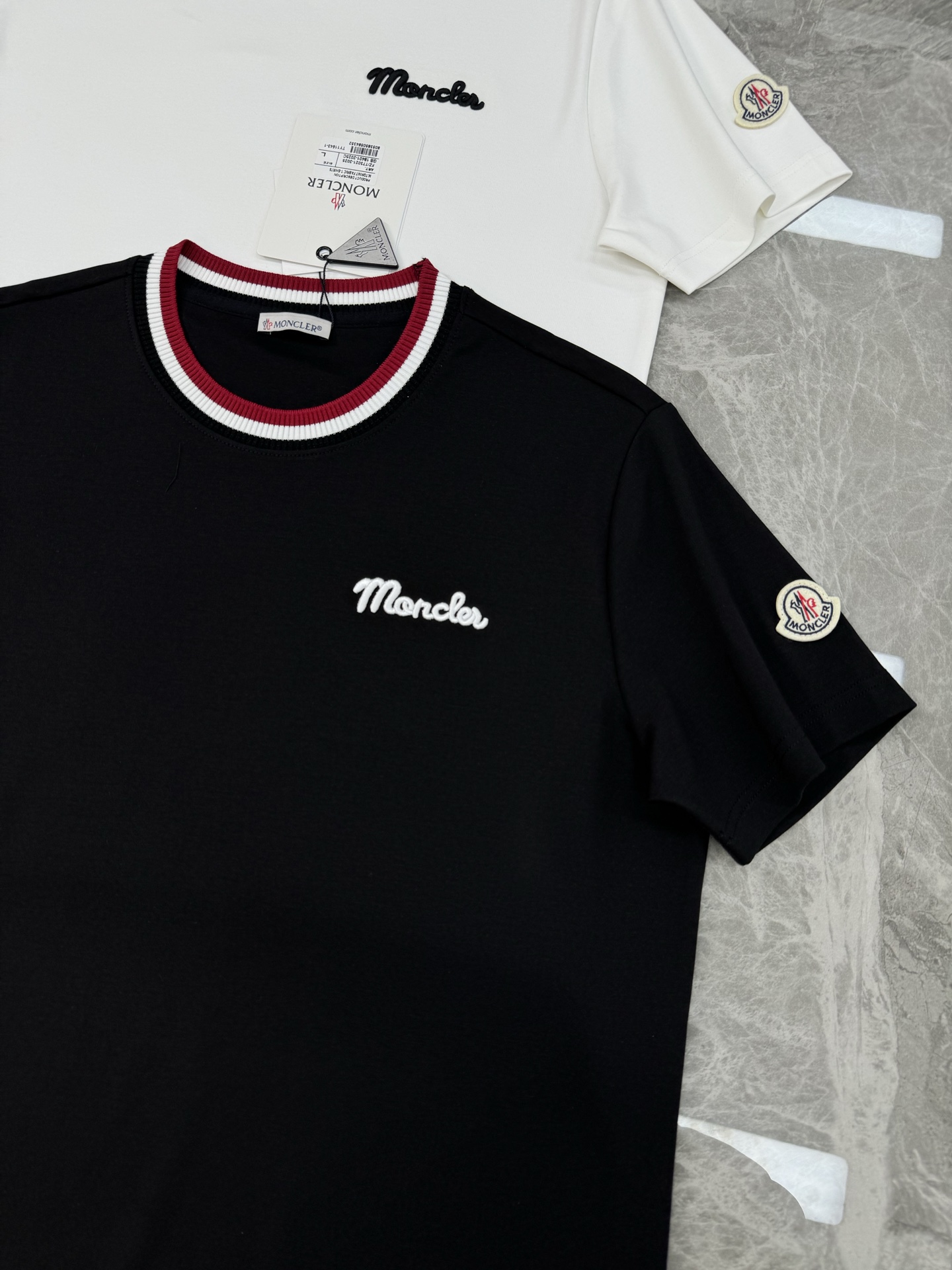 Moncler蒙口25s男士莫代尔短袖T恤，300g莫代尔棉材质，柔软舒适，针织领口+红白条纹，学院风满