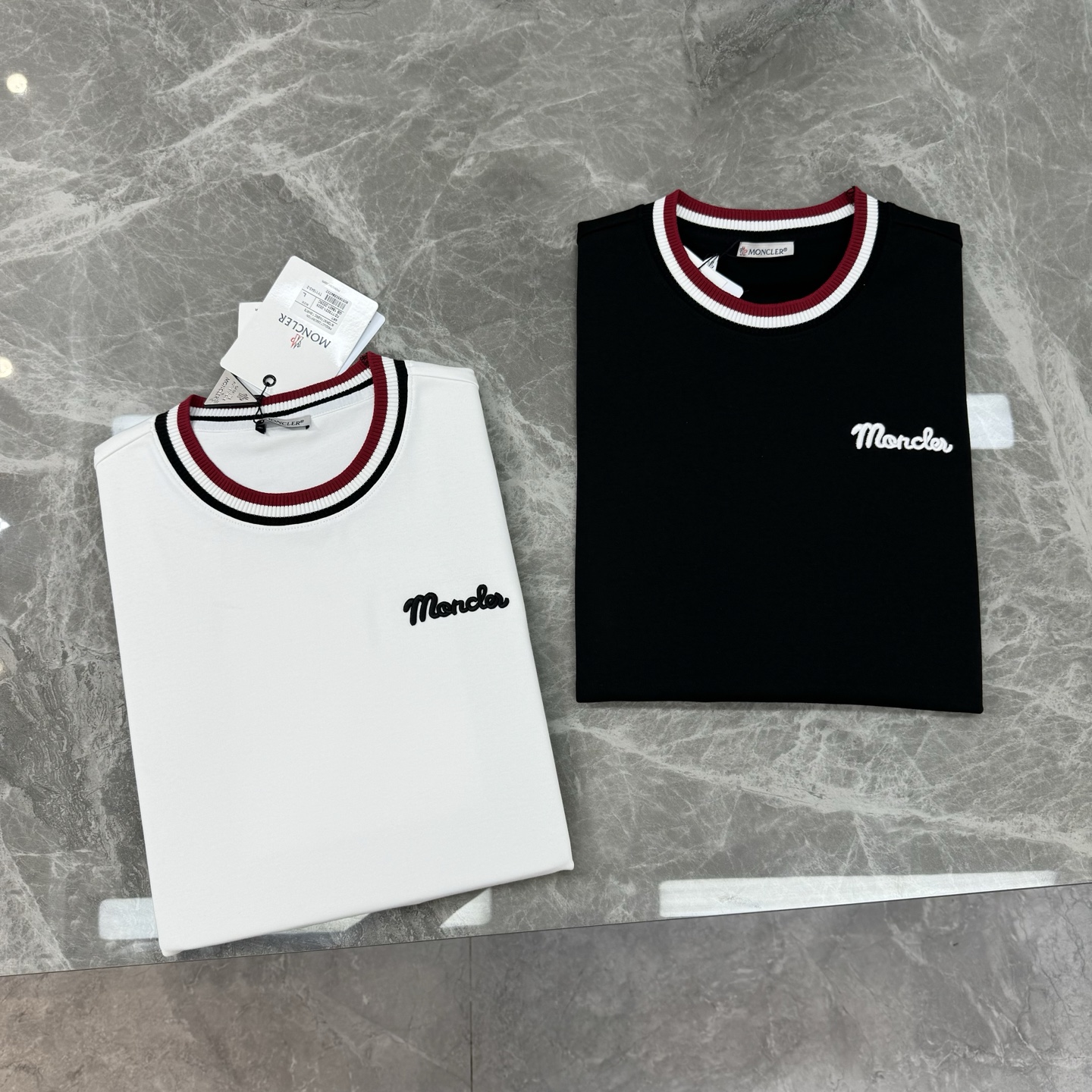 Moncler蒙口25s男士莫代尔短袖T恤，300g莫代尔棉材质，柔软舒适，针织领口+红白条纹，学院风满