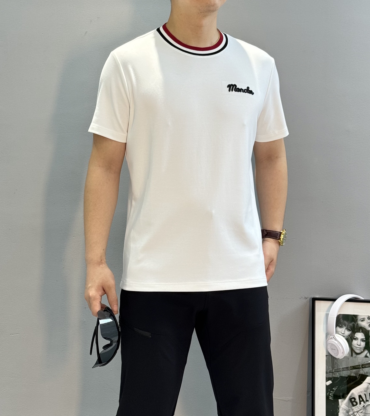 Moncler蒙口25s男士莫代尔短袖T恤，300g莫代尔棉材质，柔软舒适，针织领口+红白条纹，学院风满