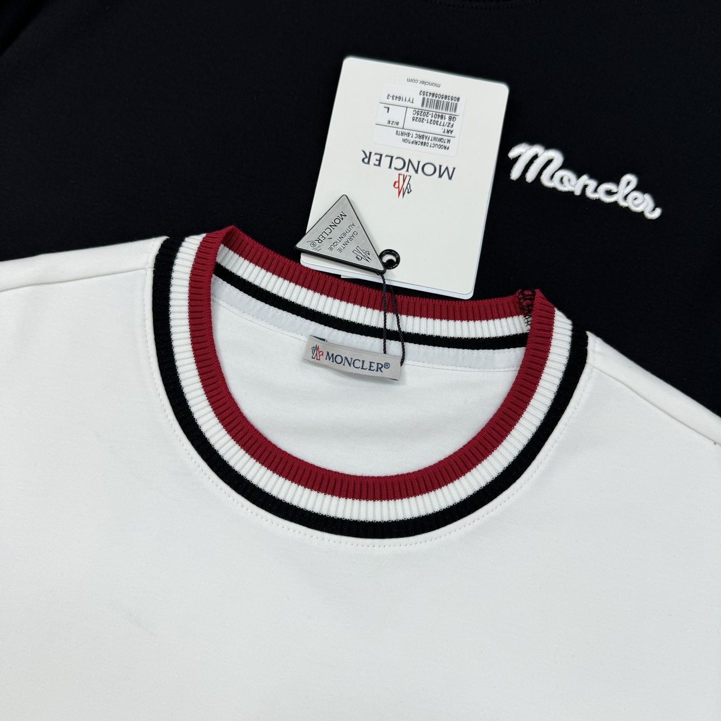 Moncler蒙口25s男士莫代尔短袖T恤，300g莫代尔棉材质，柔软舒适，针织领口+红白条纹，学院风满