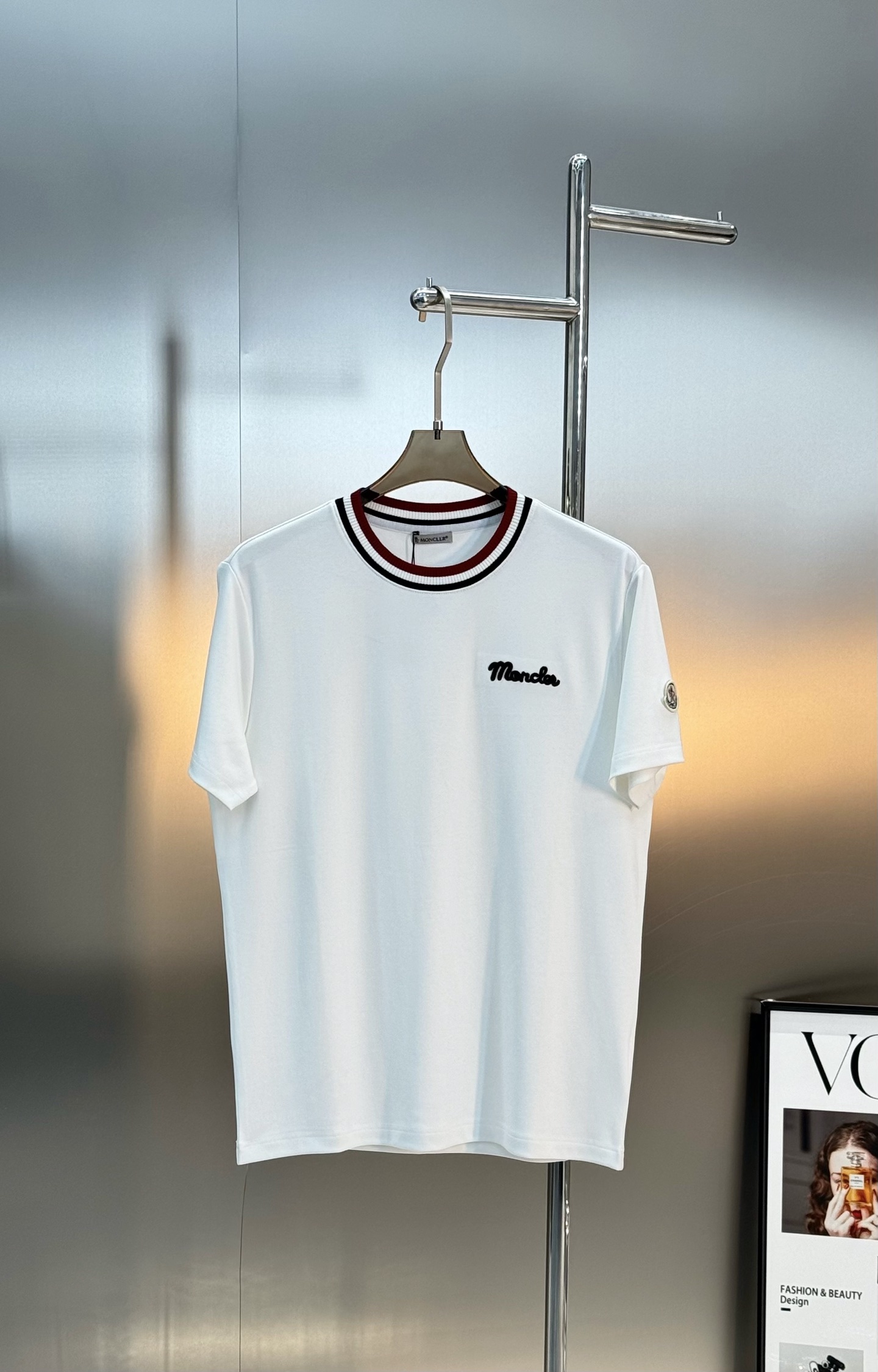 Moncler蒙口25s男士莫代尔短袖T恤，300g莫代尔棉材质，柔软舒适，针织领口+红白条纹，学院风满