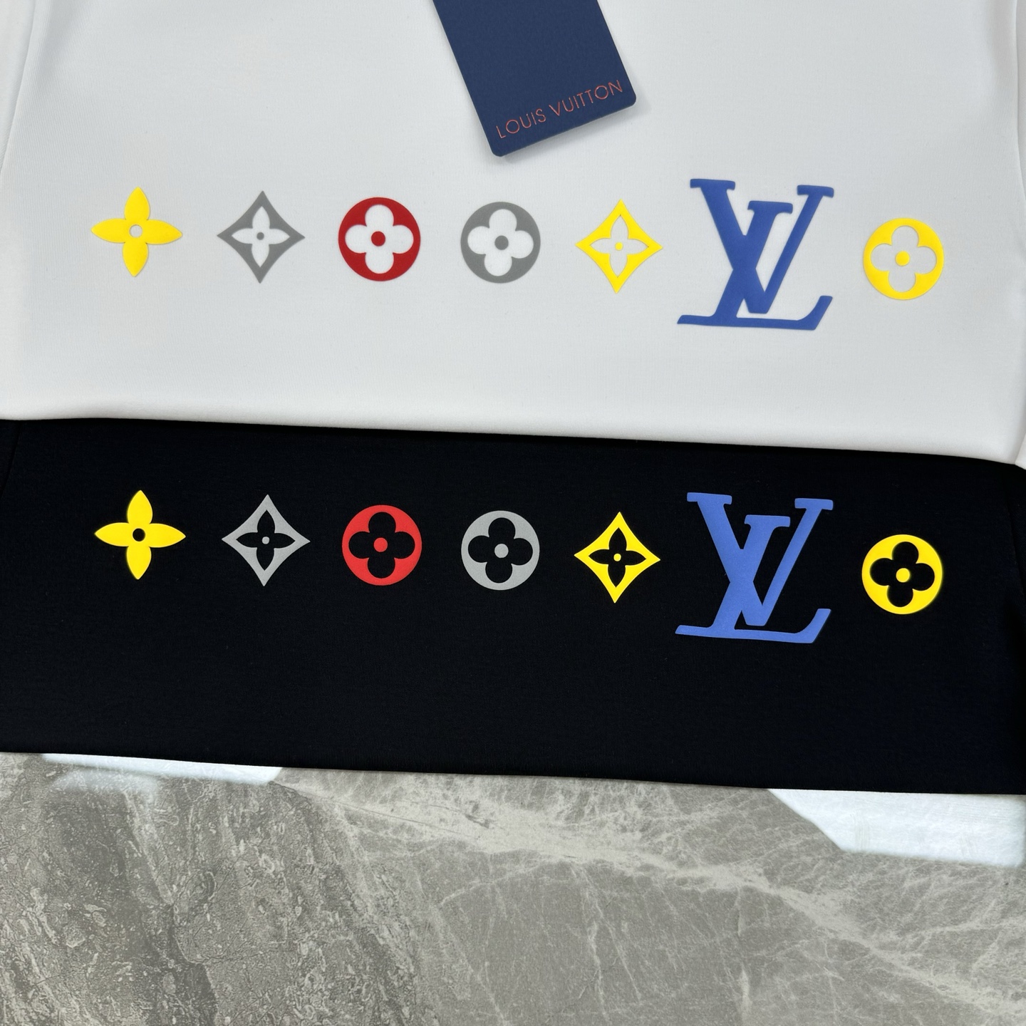 驴牌*25s新款莫代尔T恤.此款打底衫以基础的版型为框架.胸口采用烫画立体工艺，经典lv三花色彩搭配品牌