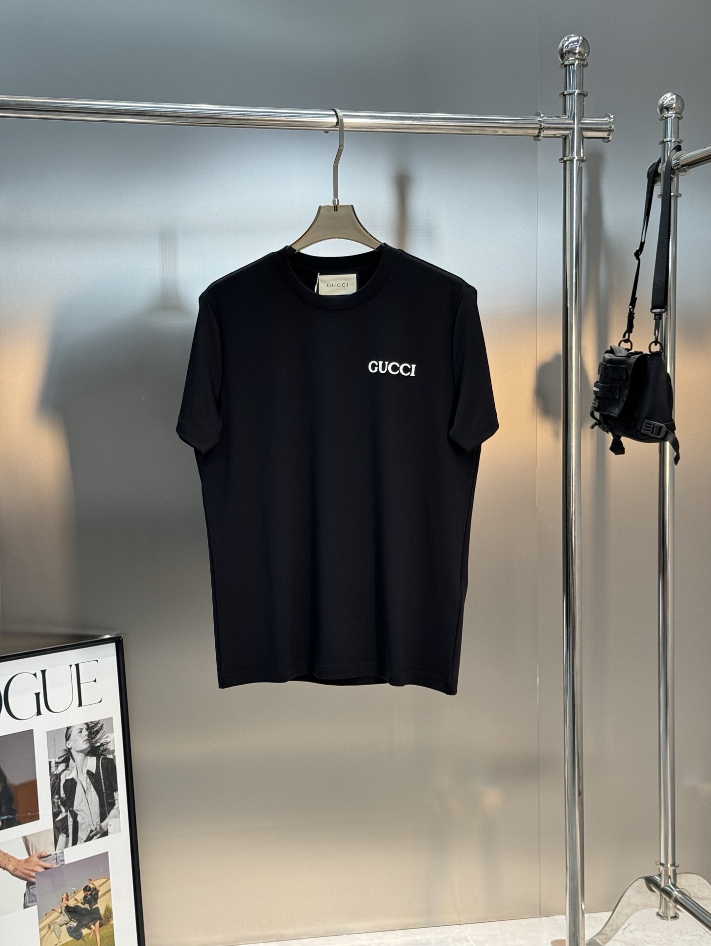 顶级颜值担当！GUCC*25s新款莫代尔T恤.新品推荐！当季颜值担当.素版基础款字母T恤.硅胶立体呈现.