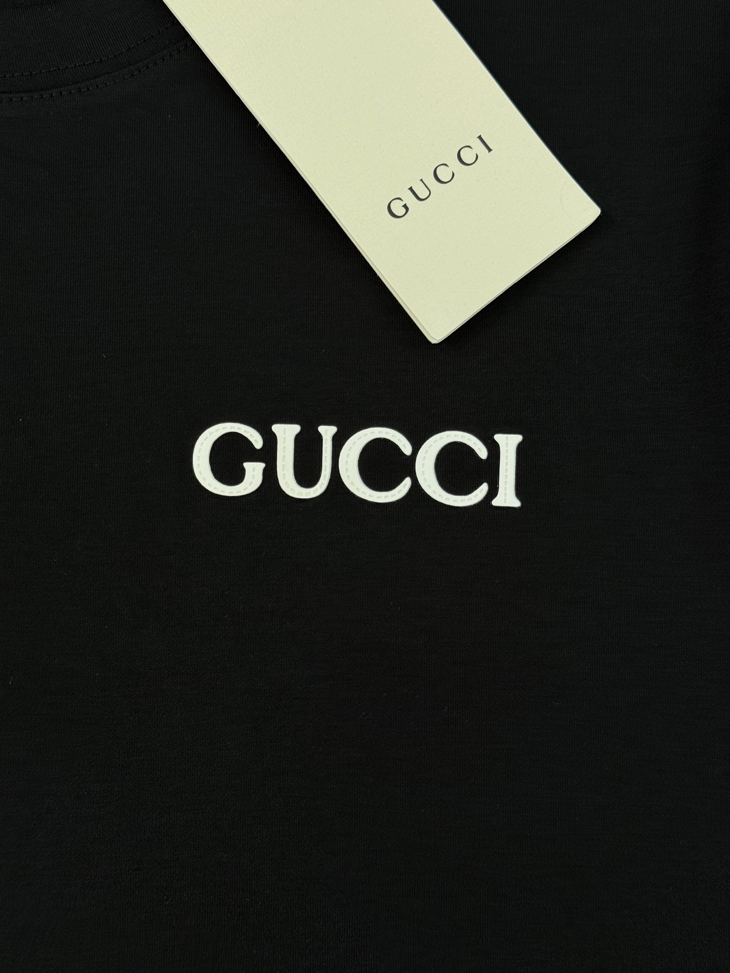 顶级颜值担当！GUCC*25s新款莫代尔T恤.新品推荐！当季颜值担当.素版基础款字母T恤.硅胶立体呈现.