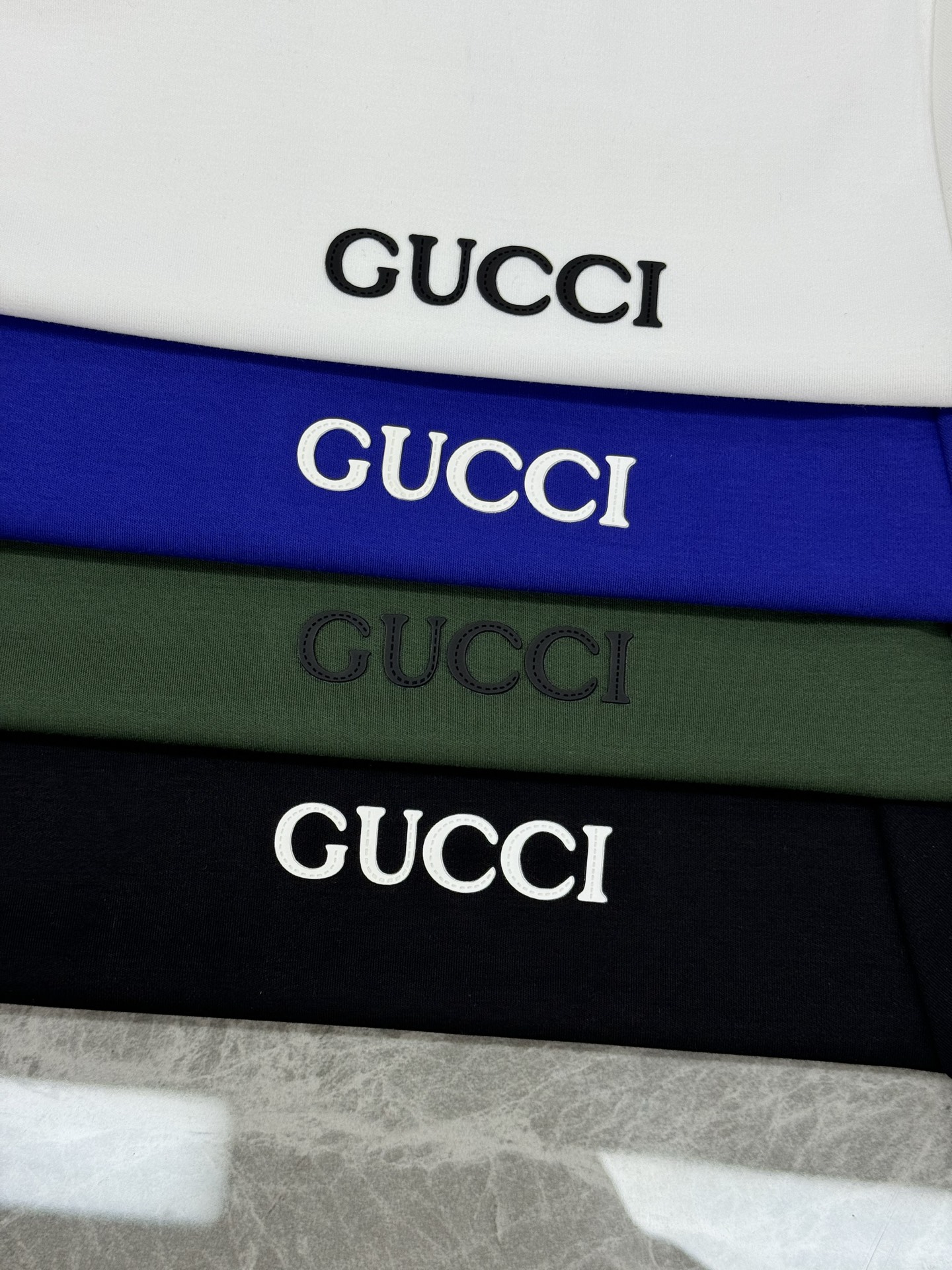 顶级颜值担当！GUCC*25s新款莫代尔T恤.新品推荐！当季颜值担当.素版基础款字母T恤.硅胶立体呈现.