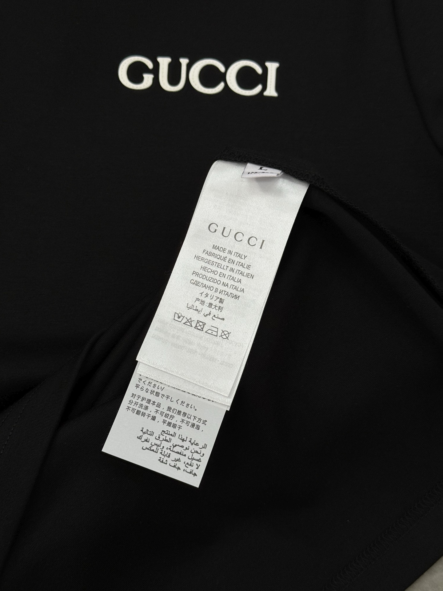 顶级颜值担当！GUCC*25s新款莫代尔T恤.新品推荐！当季颜值担当.素版基础款字母T恤.硅胶立体呈现.