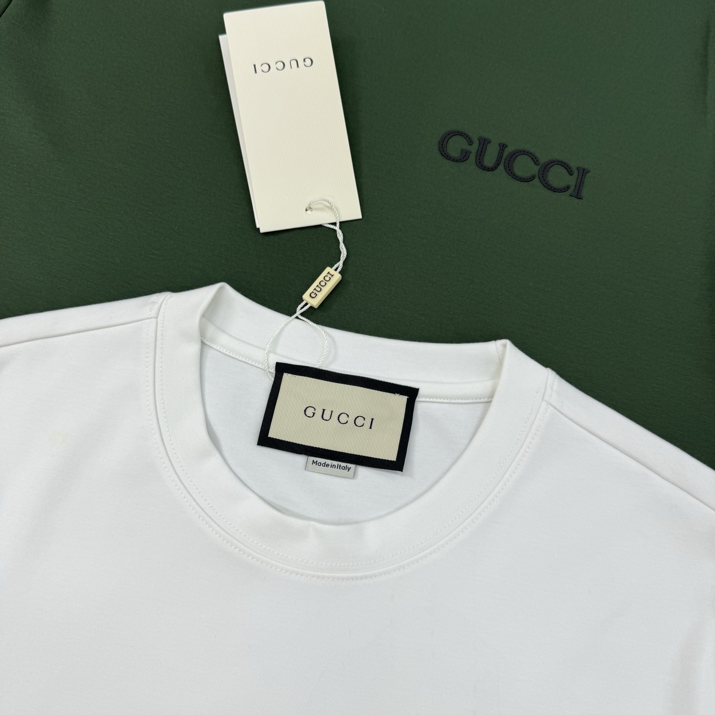 顶级颜值担当！GUCC*25s新款莫代尔T恤.新品推荐！当季颜值担当.素版基础款字母T恤.硅胶立体呈现.