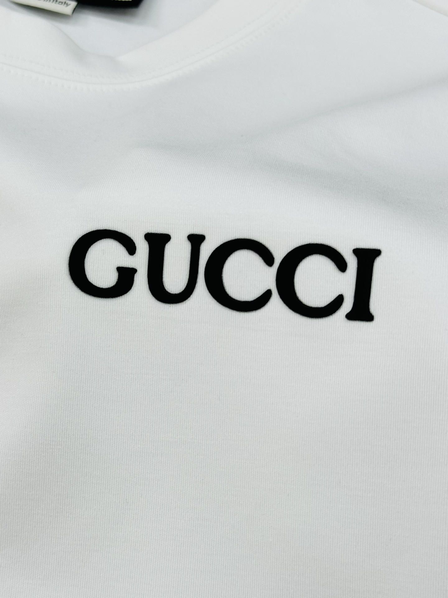 顶级颜值担当！GUCC*25s新款莫代尔T恤.新品推荐！当季颜值担当.素版基础款字母T恤.硅胶立体呈现.