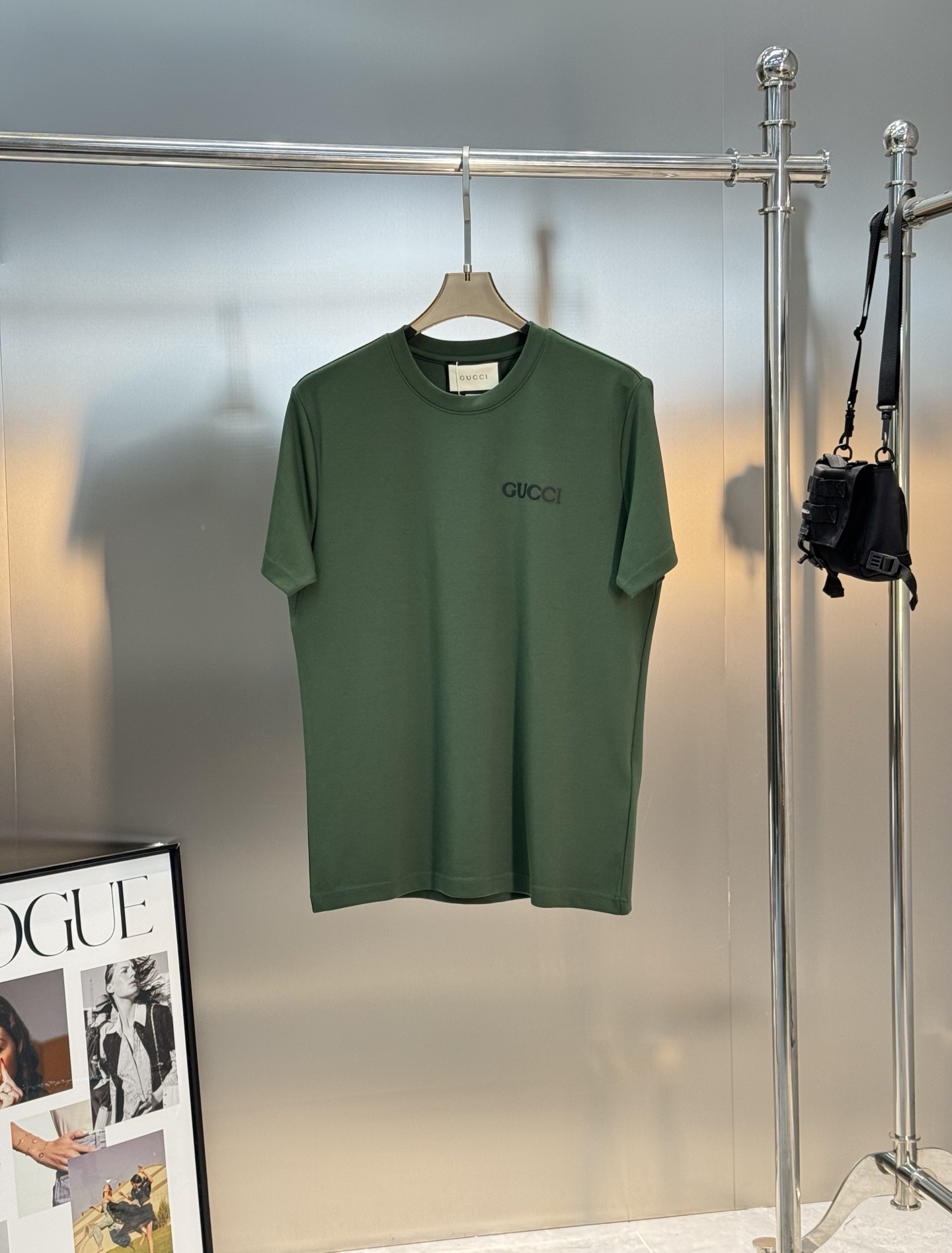 顶级颜值担当！GUCC*25s新款莫代尔T恤.新品推荐！当季颜值担当.素版基础款字母T恤.硅胶立体呈现.