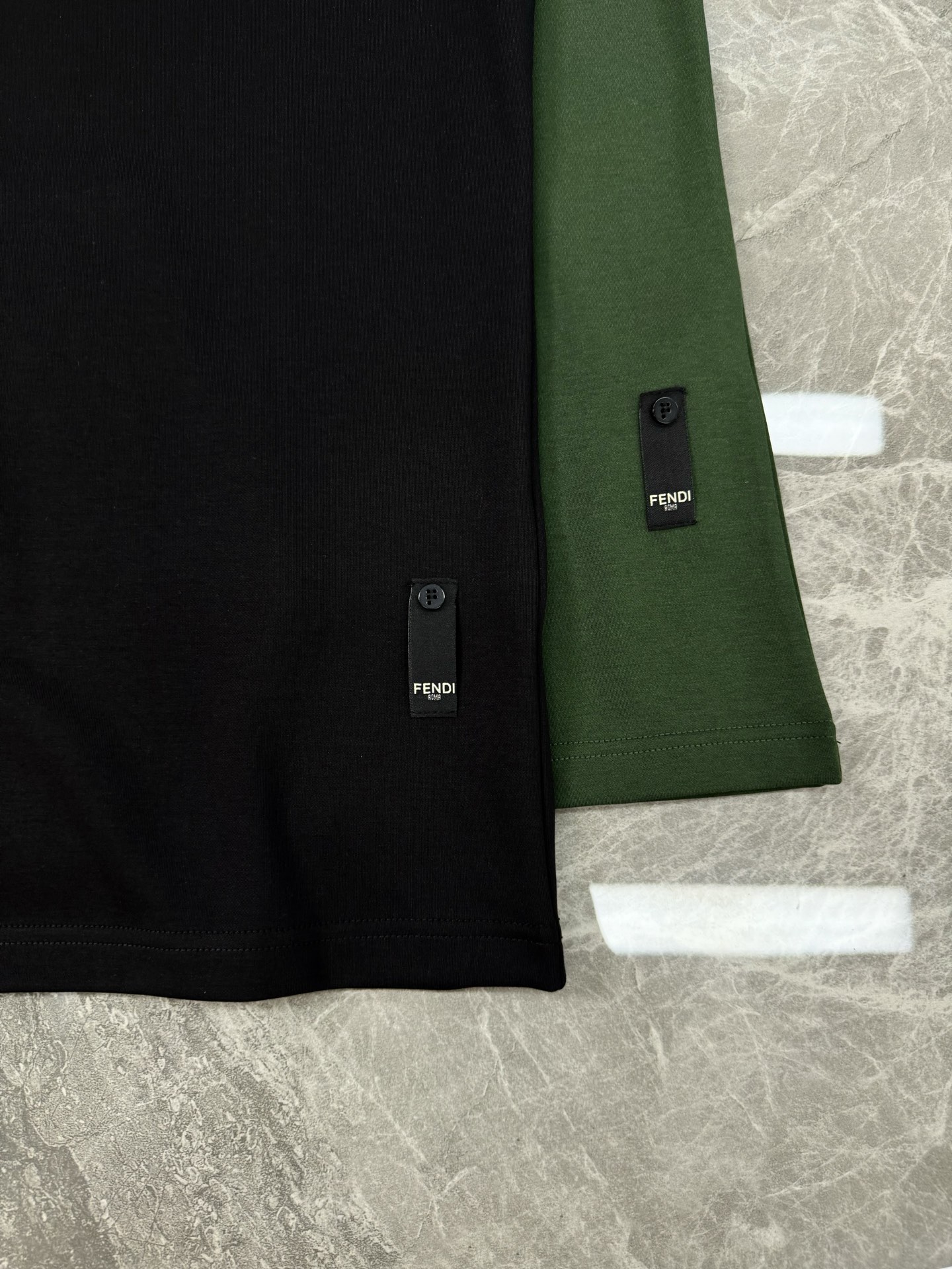 FENDI迪奥25s新款莫代尔T恤.新品推荐🆕此款打底衫以基础的版型为框架.胸口采用3D立体金属字母.下