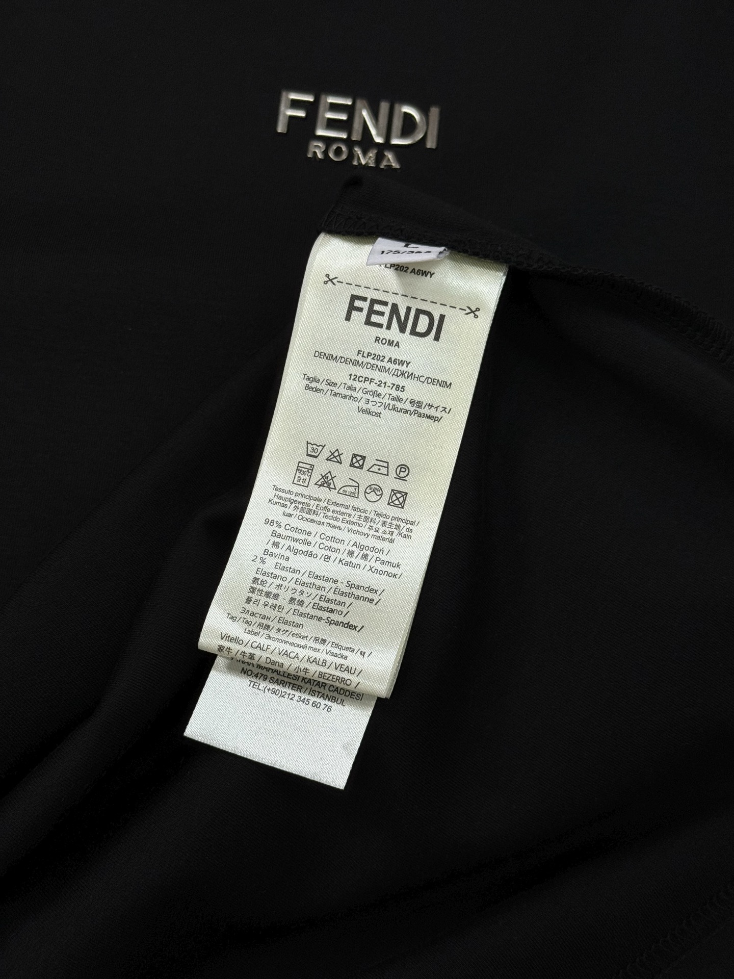 FENDI迪奥25s新款莫代尔T恤.新品推荐🆕此款打底衫以基础的版型为框架.胸口采用3D立体金属字母.下