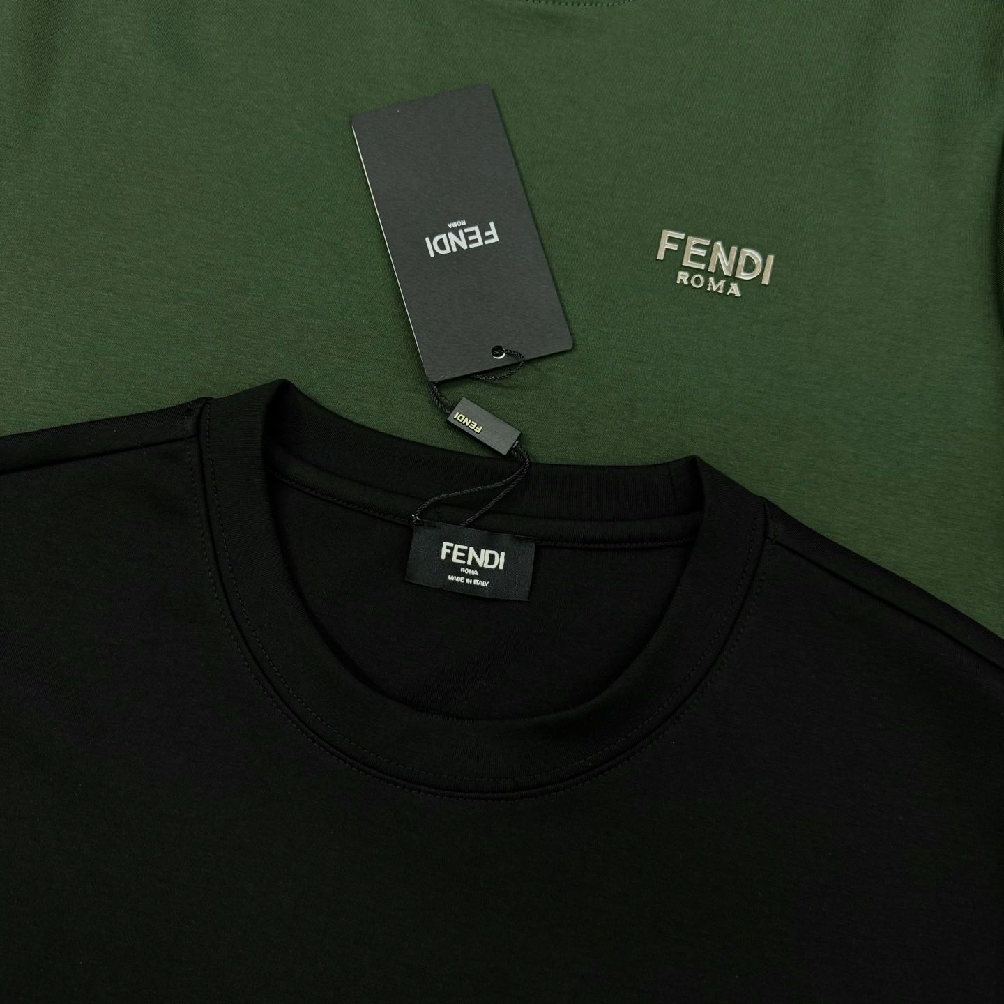 FENDI迪奥25s新款莫代尔T恤.新品推荐🆕此款打底衫以基础的版型为框架.胸口采用3D立体金属字母.下