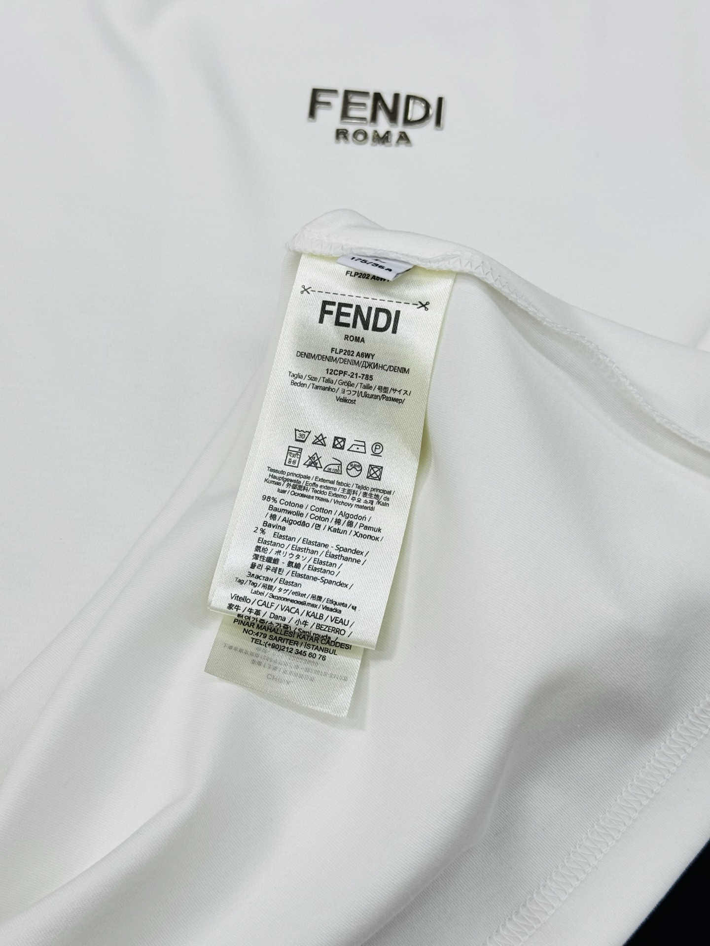 FENDI迪奥25s新款莫代尔T恤.新品推荐🆕此款打底衫以基础的版型为框架.胸口采用3D立体金属字母.下