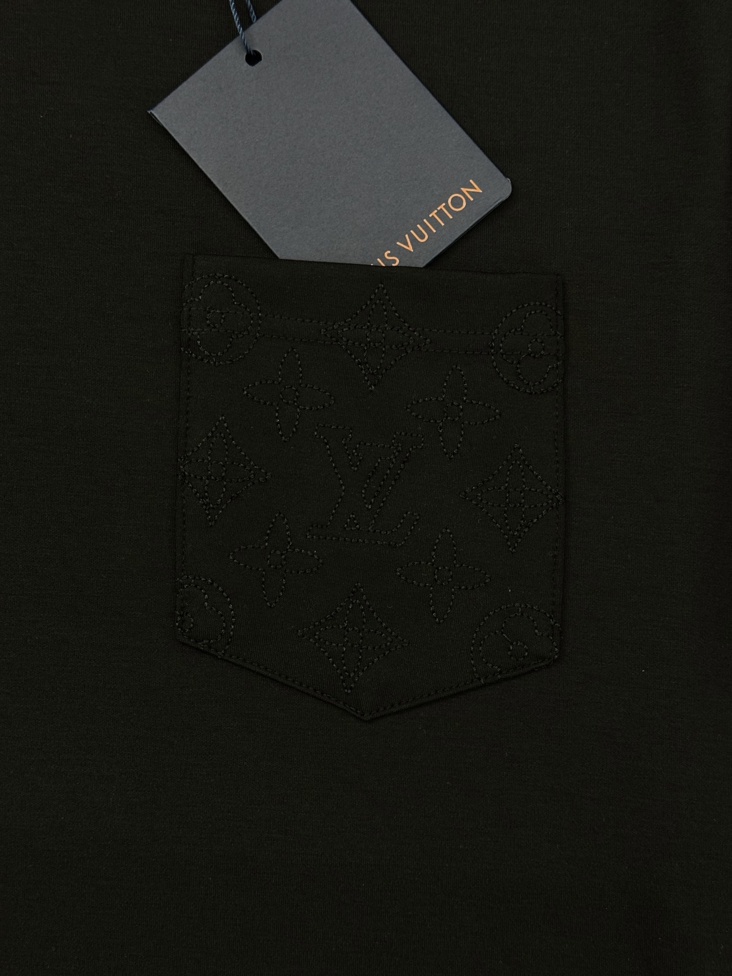 驴牌♦️25s新款男士莫代尔短袖.简单基础款.胸口口袋设计.Lv花型3D立体绣花.本色设计.低调奢华.干