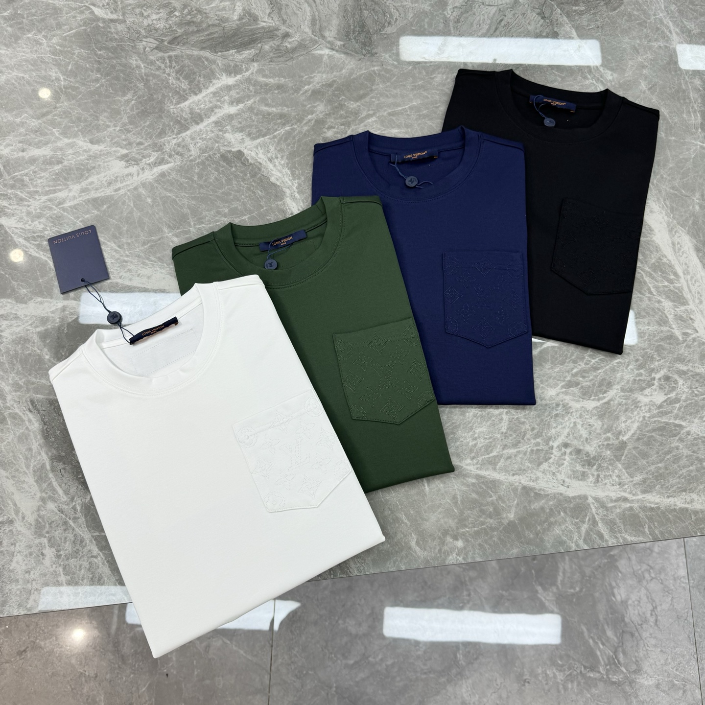 驴牌♦️25s新款男士莫代尔短袖.简单基础款.胸口口袋设计.Lv花型3D立体绣花.本色设计.低调奢华.干