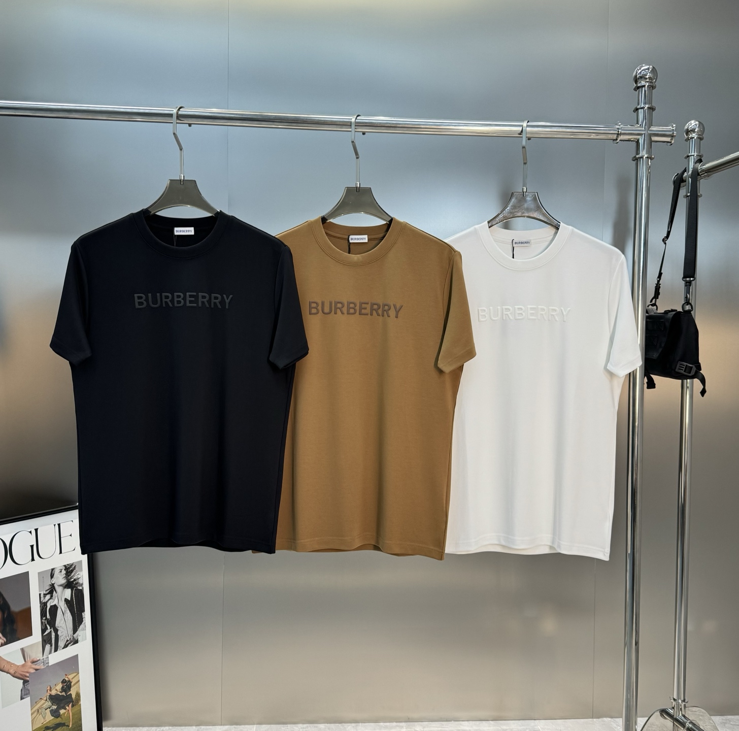 好看好穿的永恒经典系列！BBR巴宝莉*25s新品莫代尔T恤.基础款字母T恤.轻奢款推荐！优选300g莫代