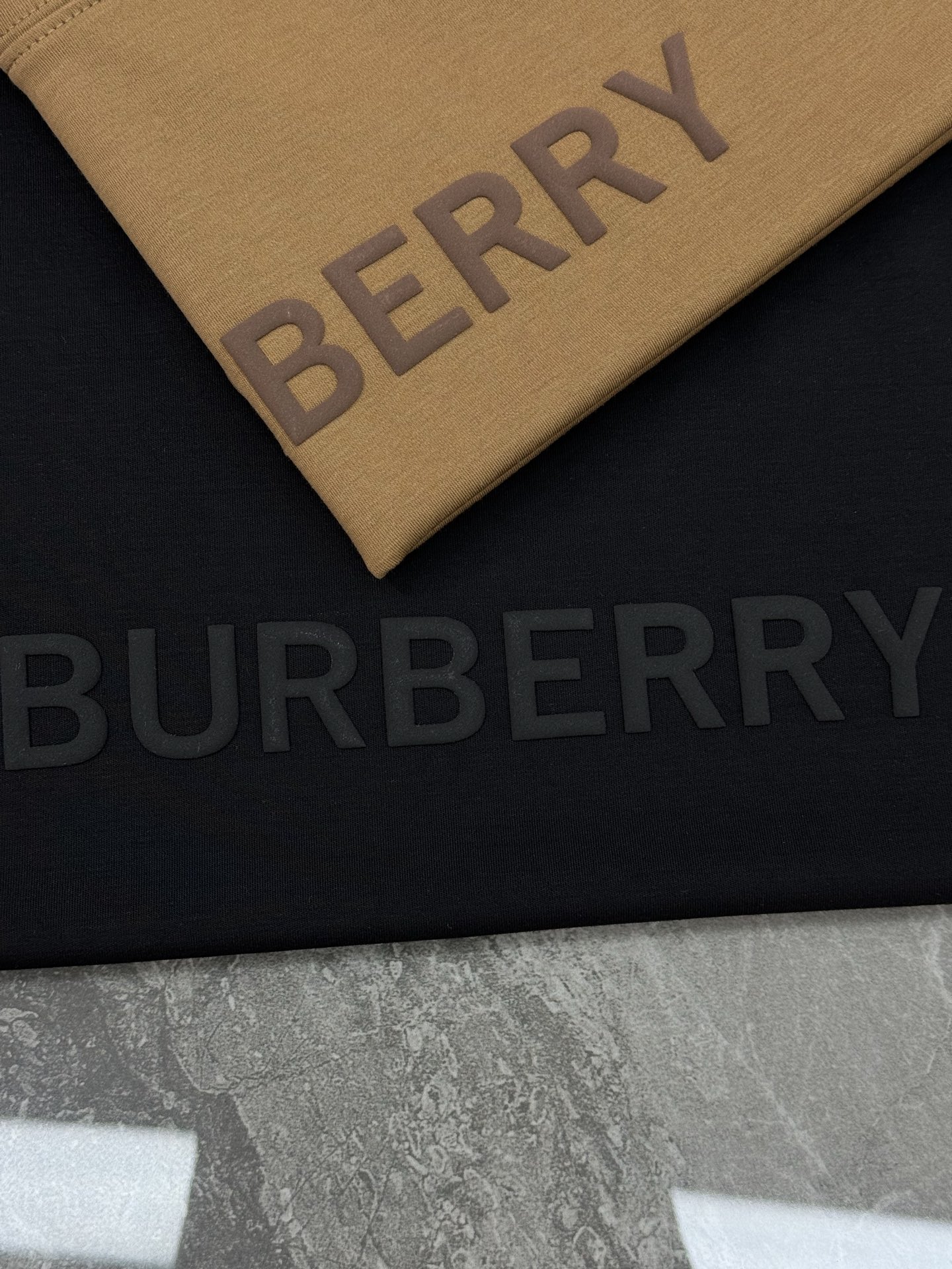 好看好穿的永恒经典系列！BBR巴宝莉*25s新品莫代尔T恤.基础款字母T恤.轻奢款推荐！优选300g莫代