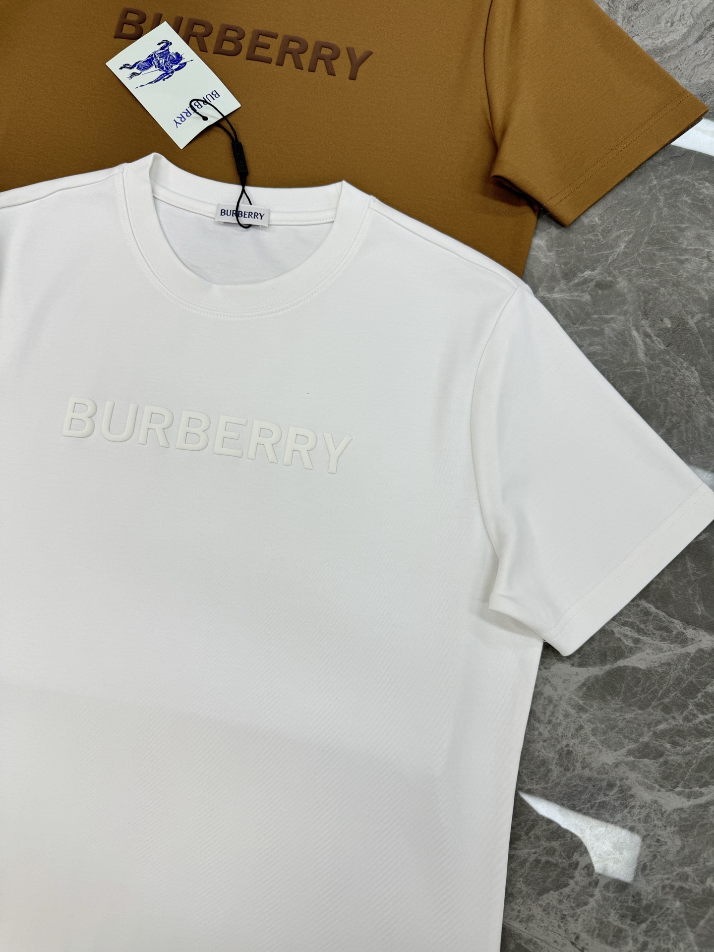 好看好穿的永恒经典系列！BBR巴宝莉*25s新品莫代尔T恤.基础款字母T恤.轻奢款推荐！优选300g莫代