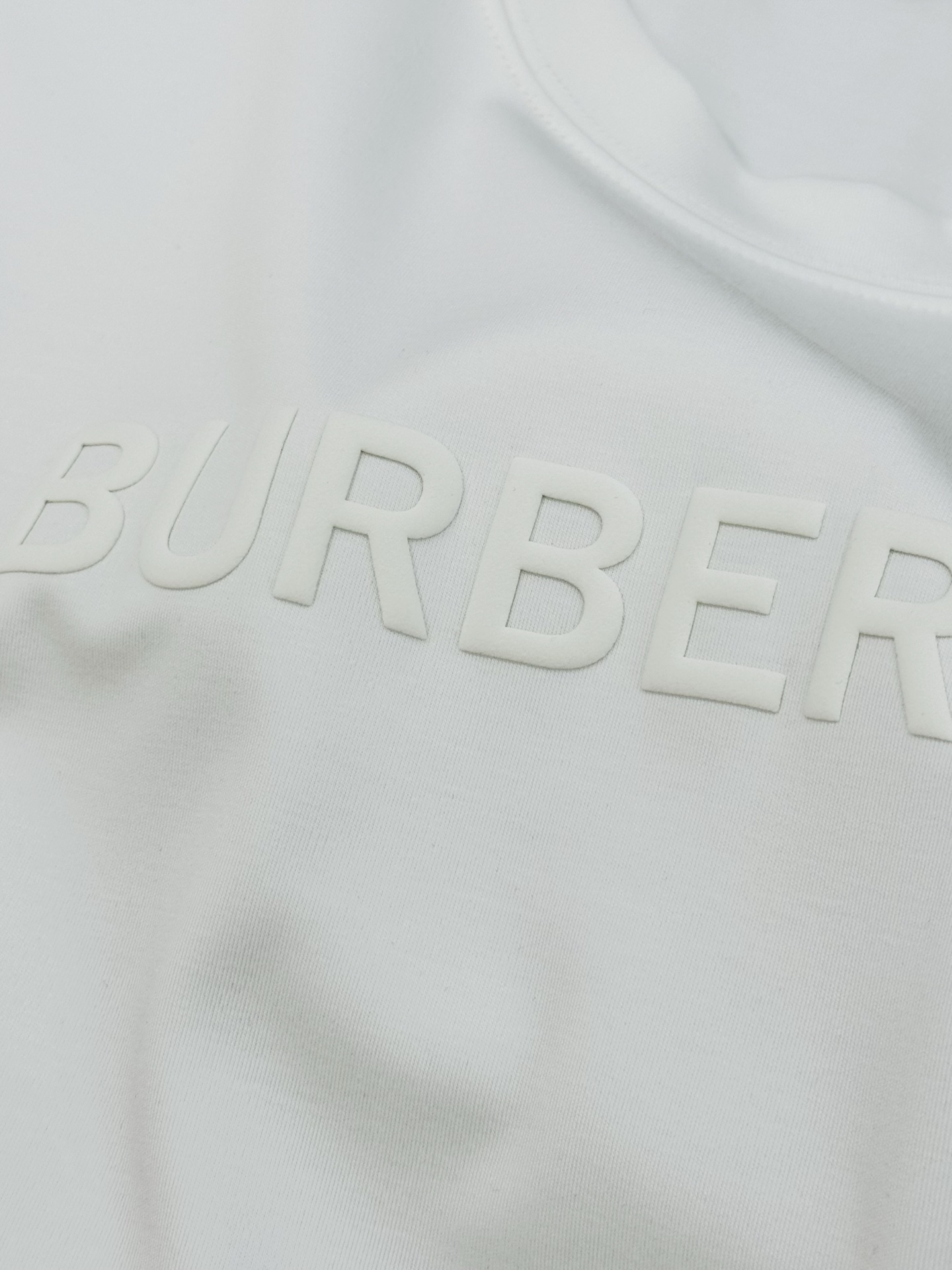 好看好穿的永恒经典系列！BBR巴宝莉*25s新品莫代尔T恤.基础款字母T恤.轻奢款推荐！优选300g莫代